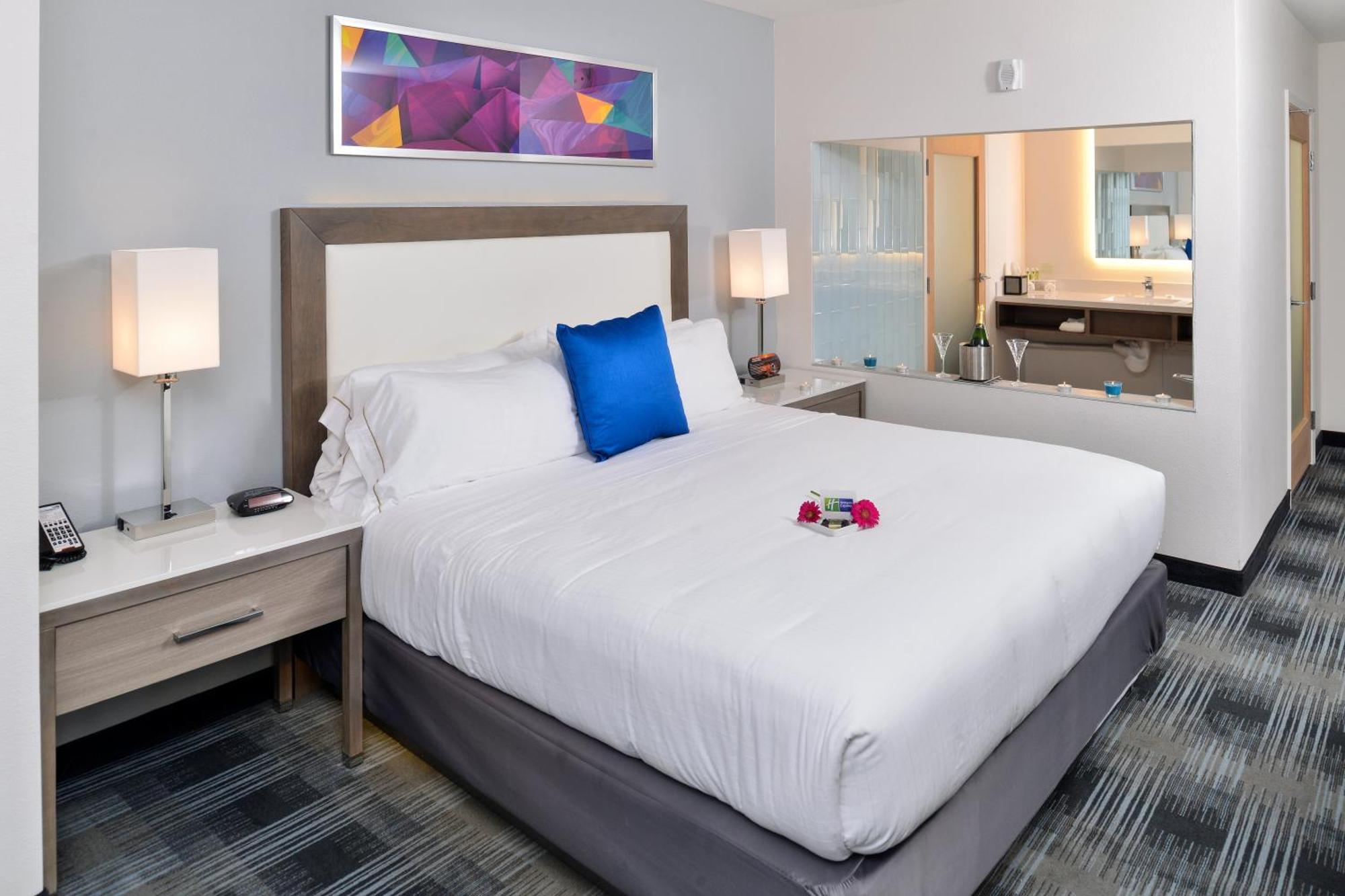 King Suite Jetted Tub
