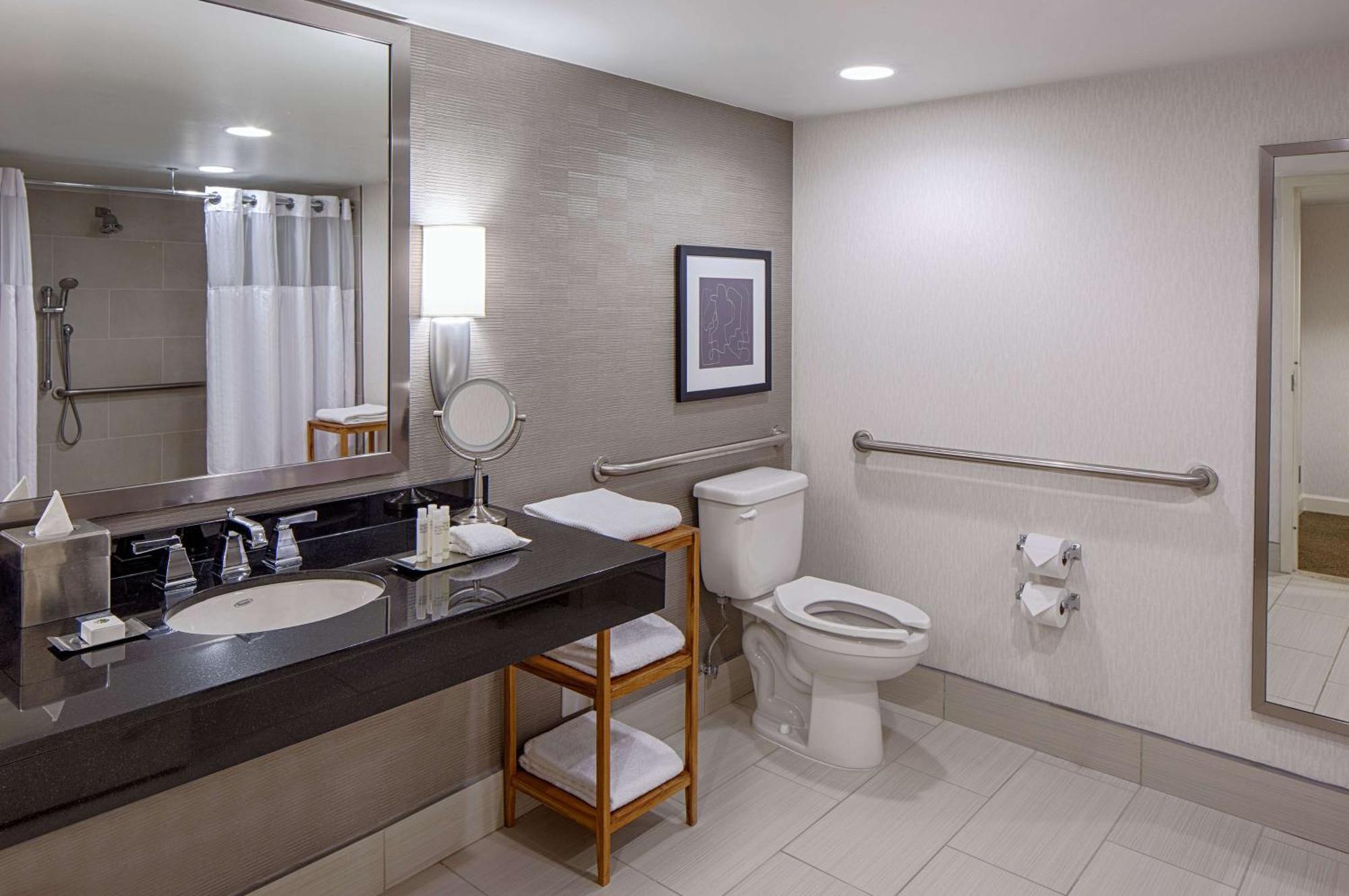 Queen Room Two Queen Beds Bath Tub Mobility Accessible or Non-Smoking