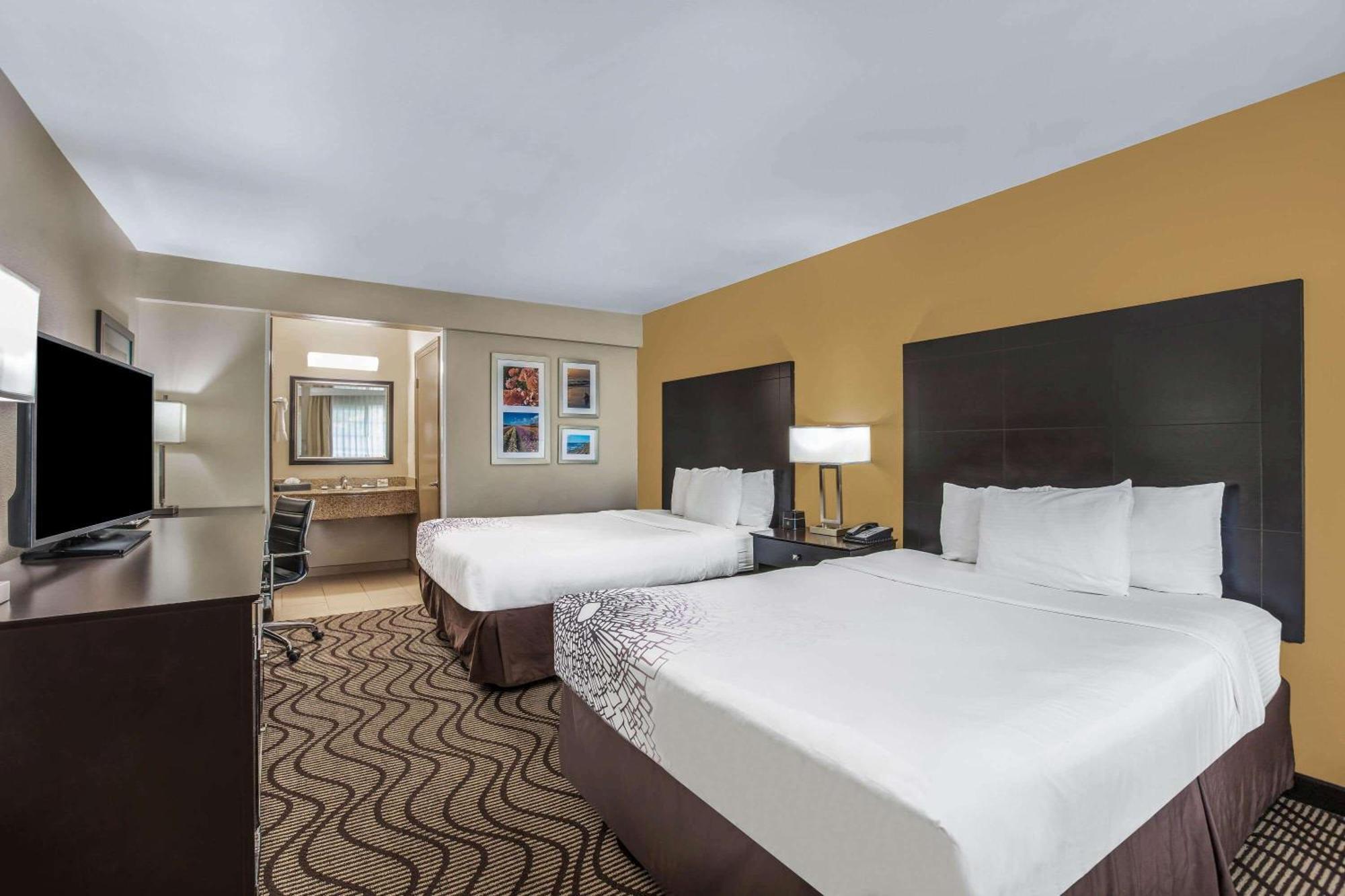 Deluxe Queen Room Two Queen Beds