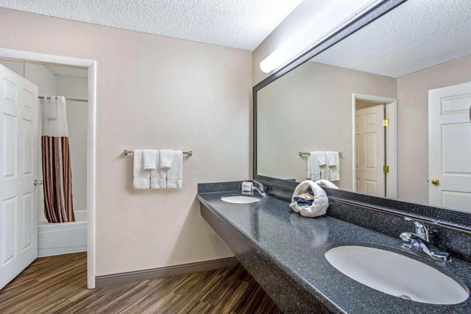 One-Bedroom King Suite Non-Smoking
