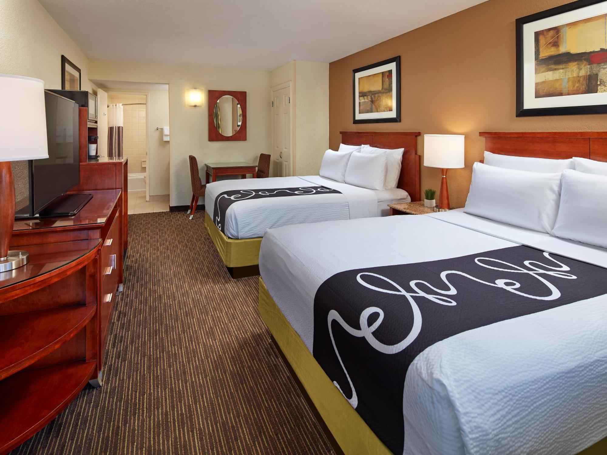 Deluxe Queen Room Two Queen Beds