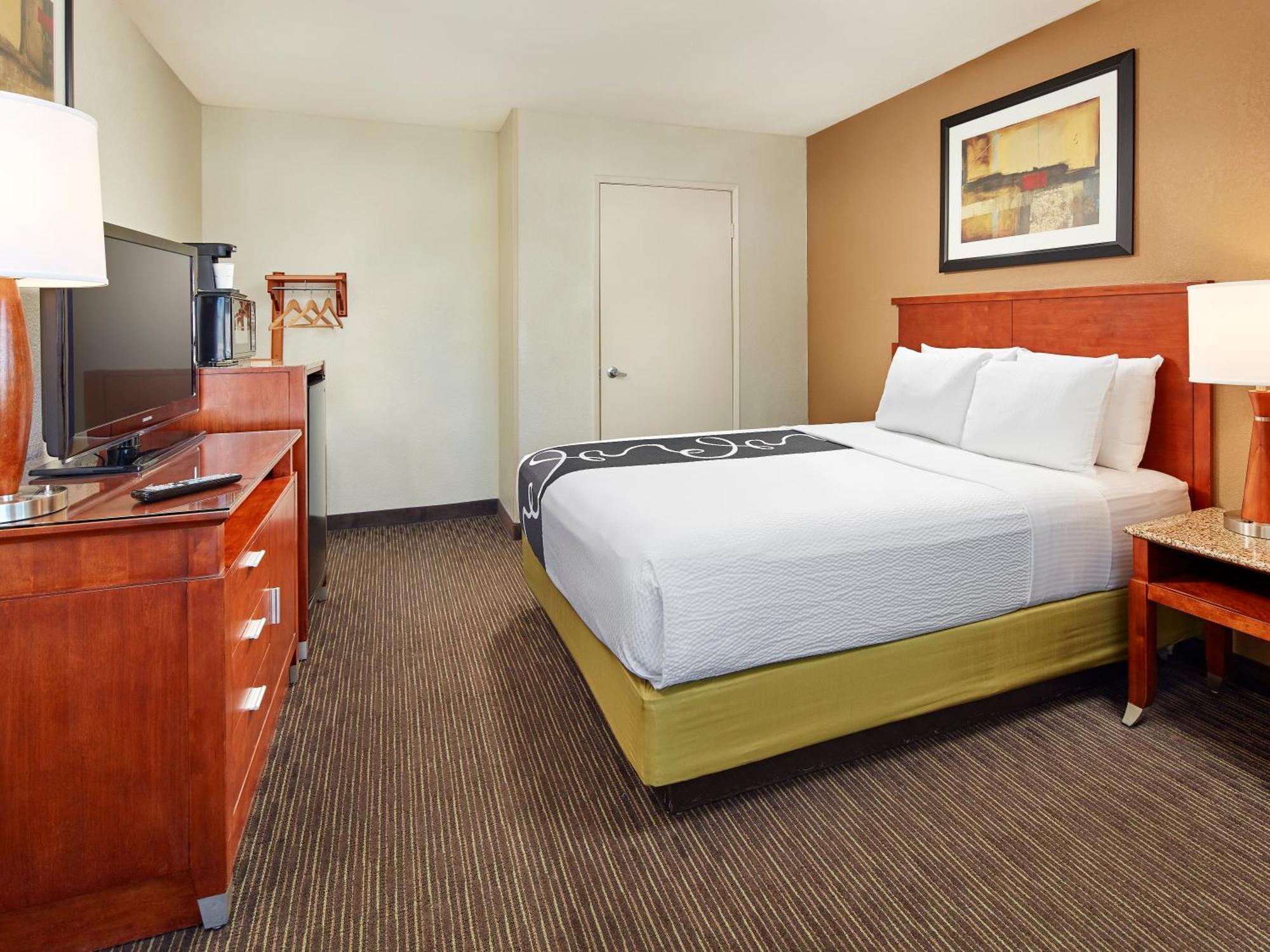 Queen Room Mobility or Hearing Access Non-Smoking