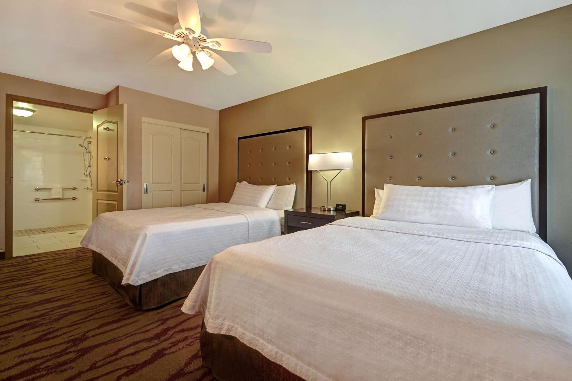 Suite Two Queen Beds Roll Shower Mobility Access or Non-Smoking