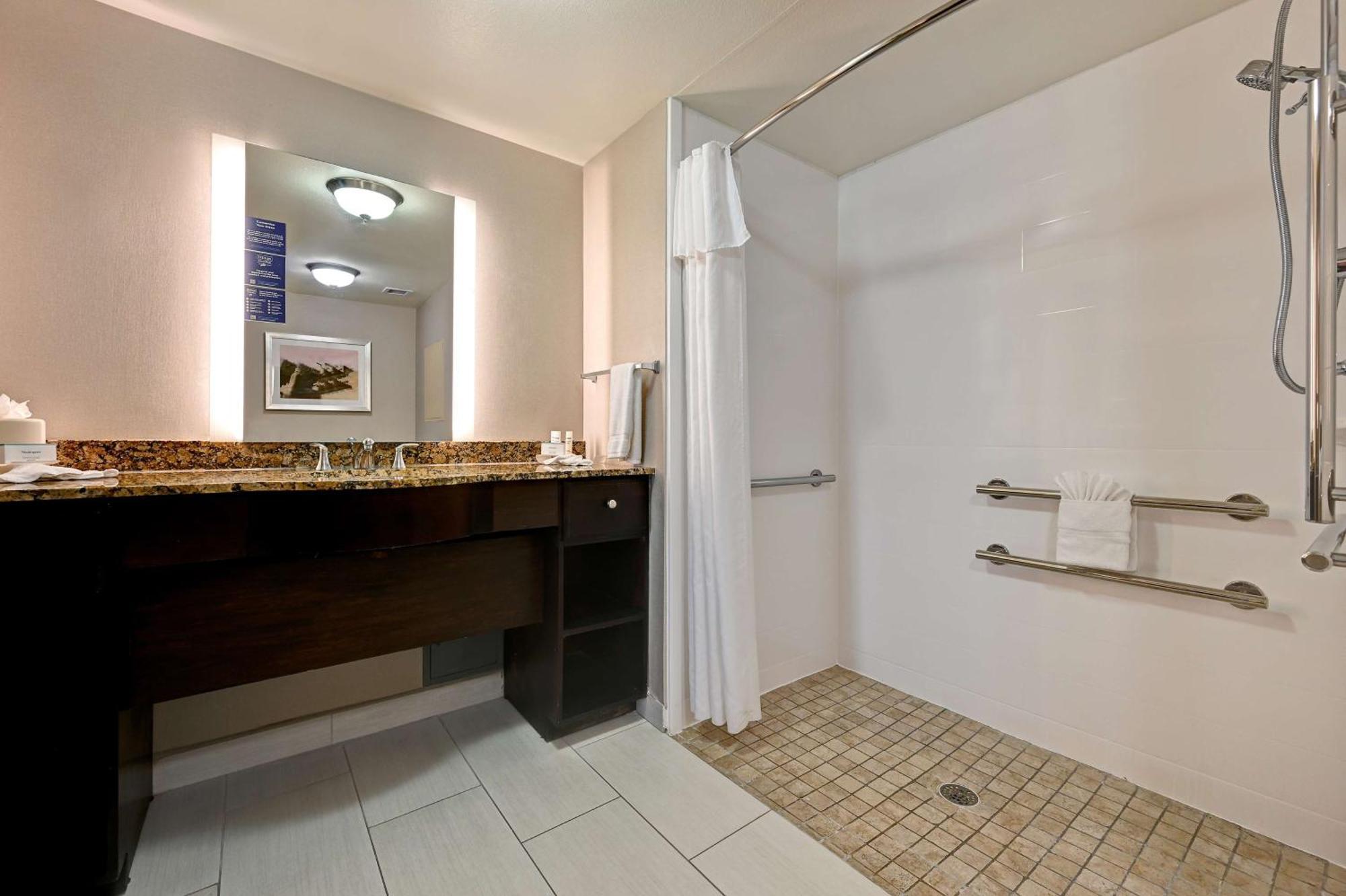 Suite Two Queen Beds Roll Shower Mobility Access or Non-Smoking