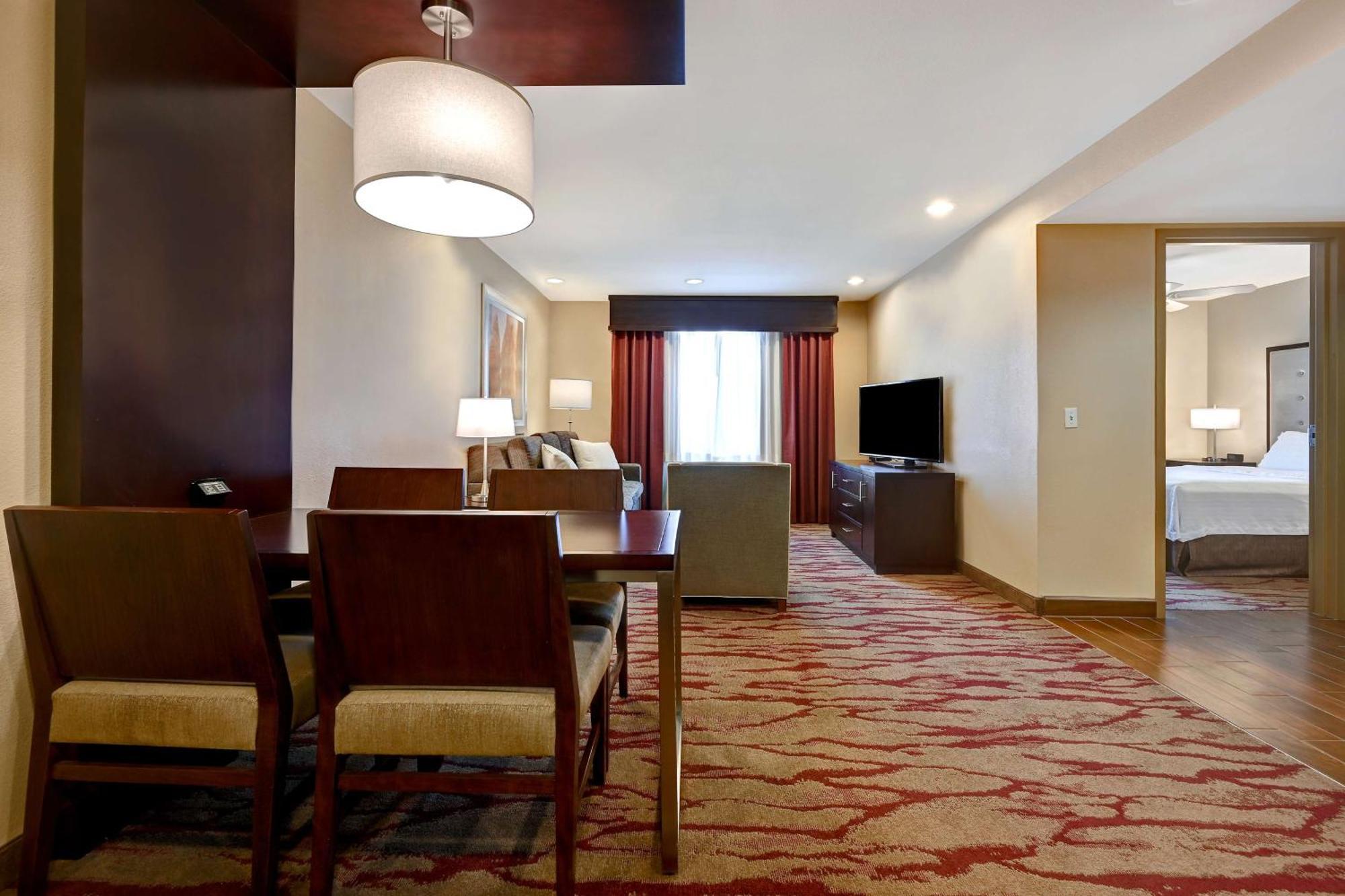 One-Bedroom Queen Suite Non-Smoking