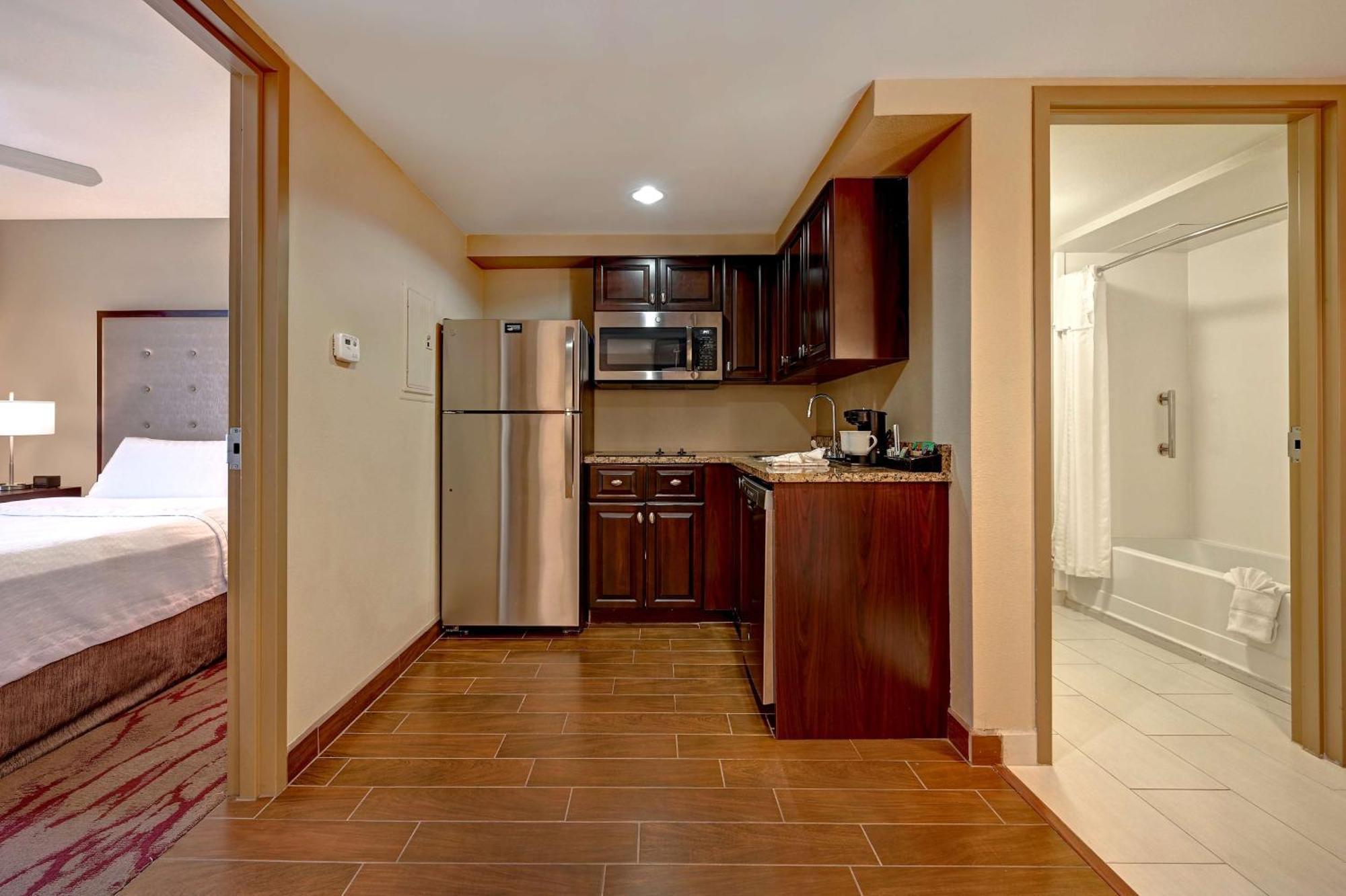 One-Bedroom Queen Suite Non-Smoking