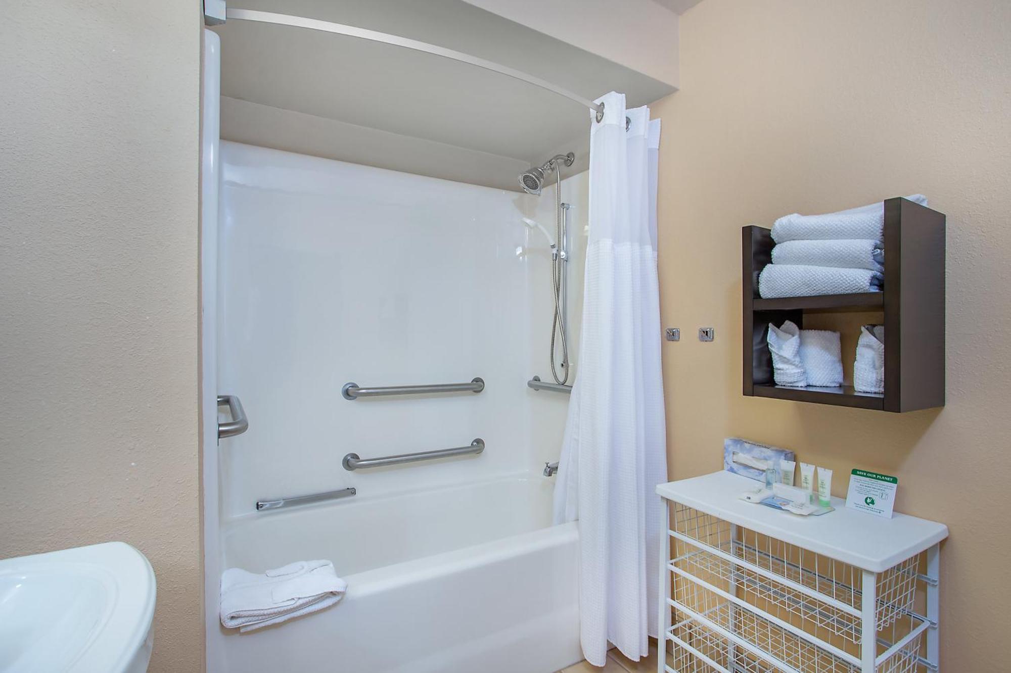 Queen Studio Suite Bath Tub Mobility Accessible Non-Smoking