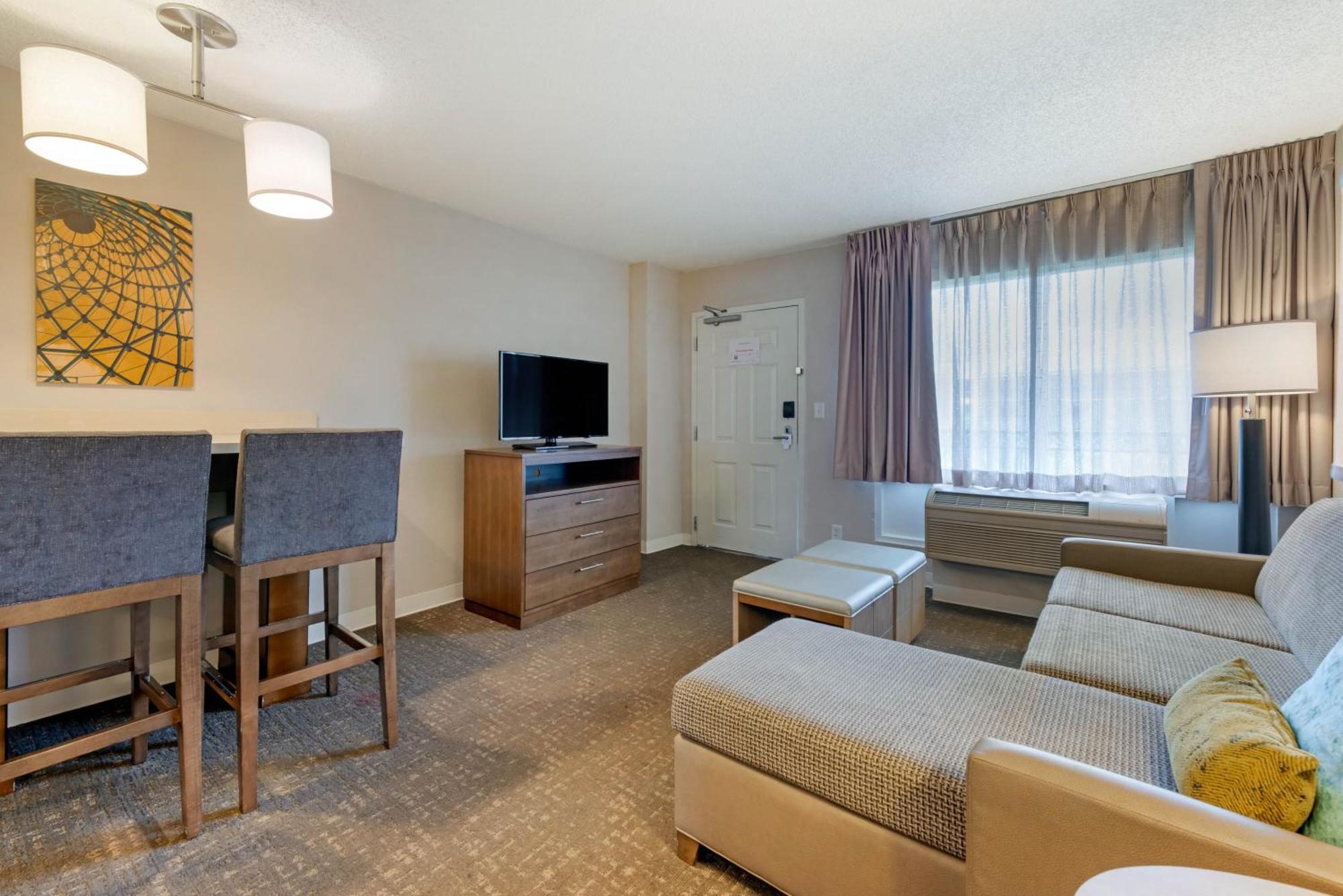 Two-Bedroom Suite One King Two Queen Beds