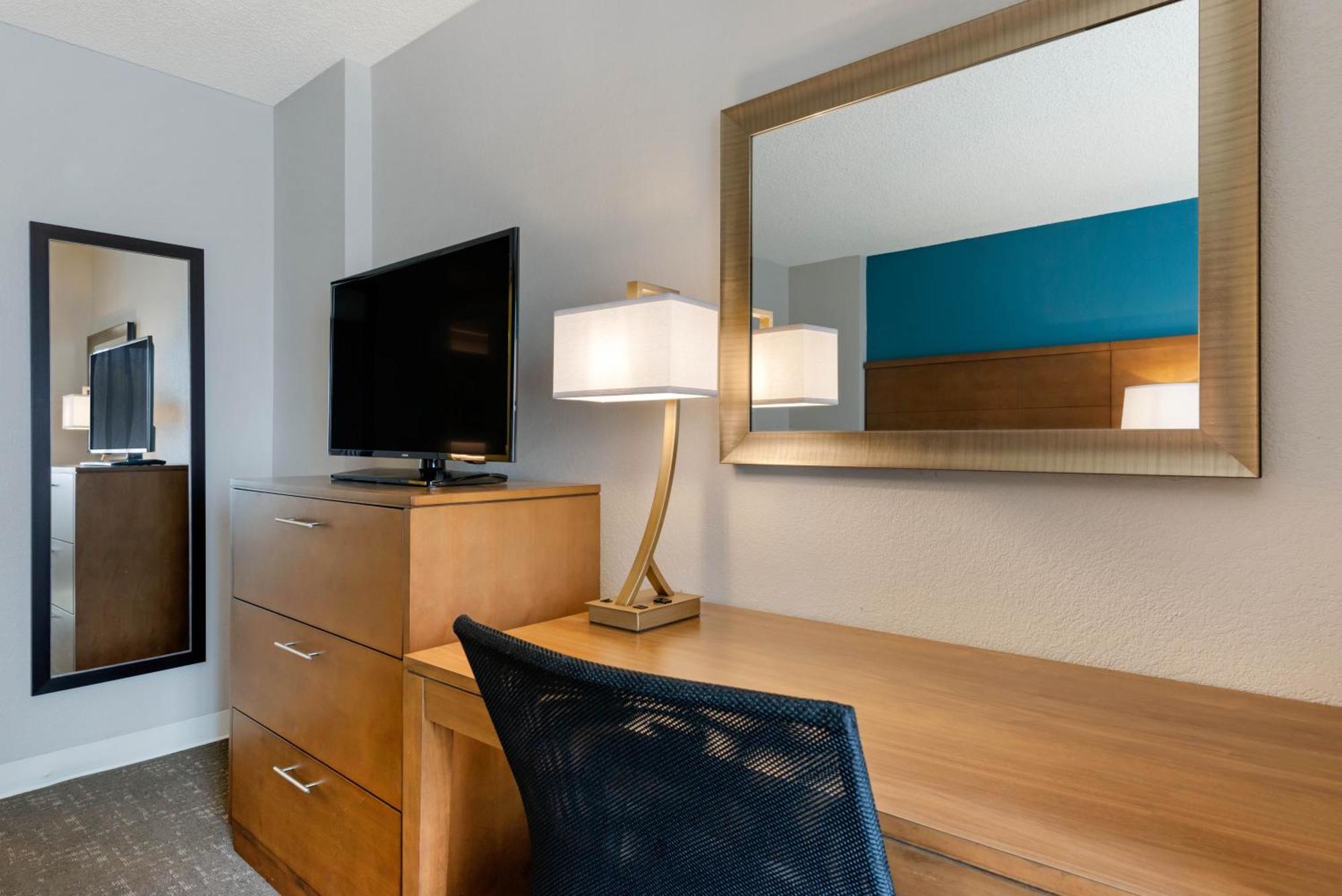 Two-Bedroom Suite One King Two Queen Beds
