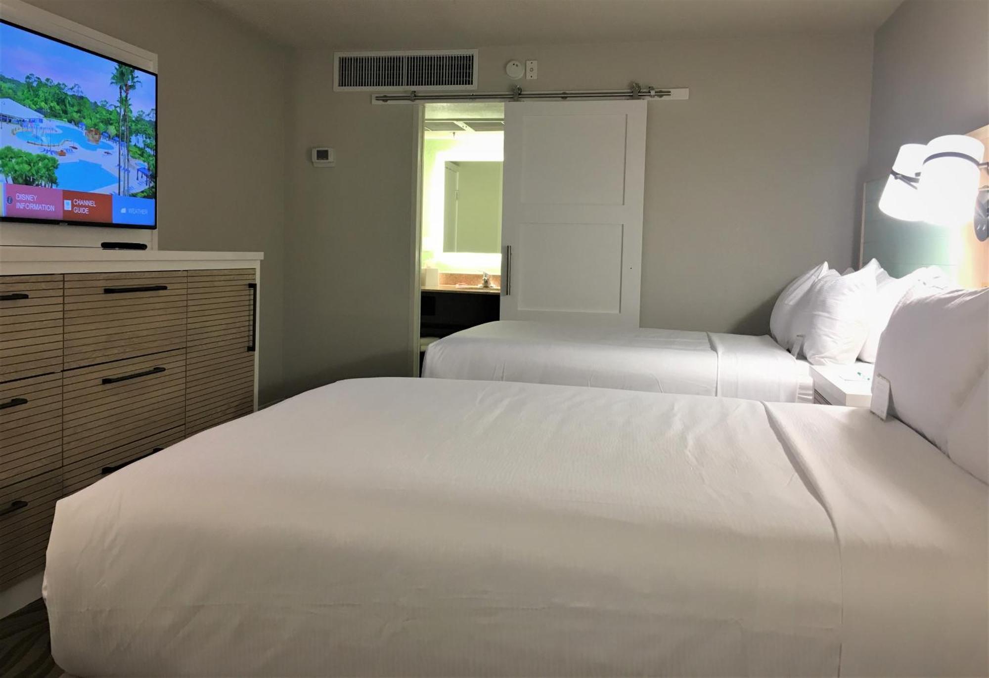 Standard Room Two Double Beds Lake View