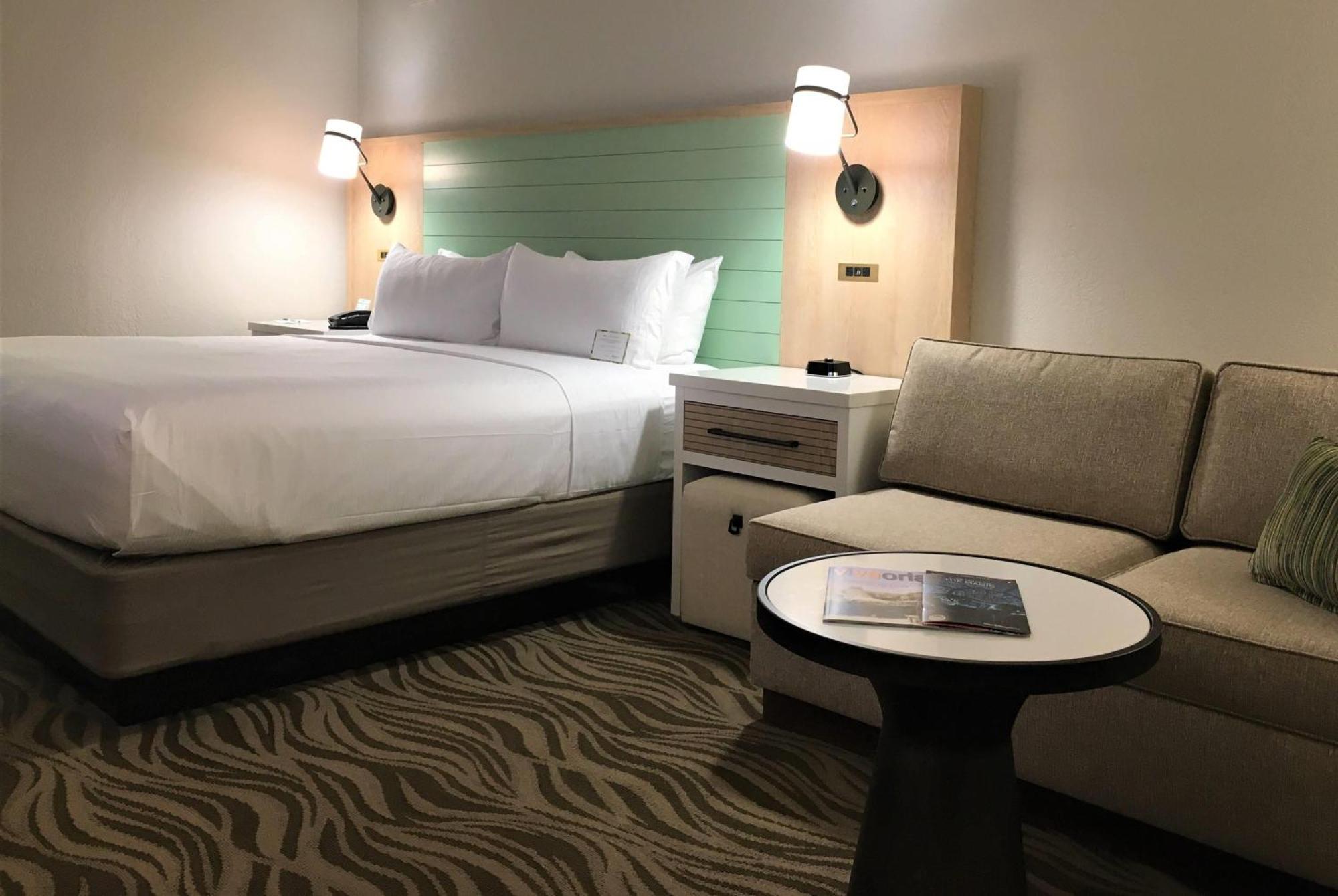 King Room Lake View Non-Smoking