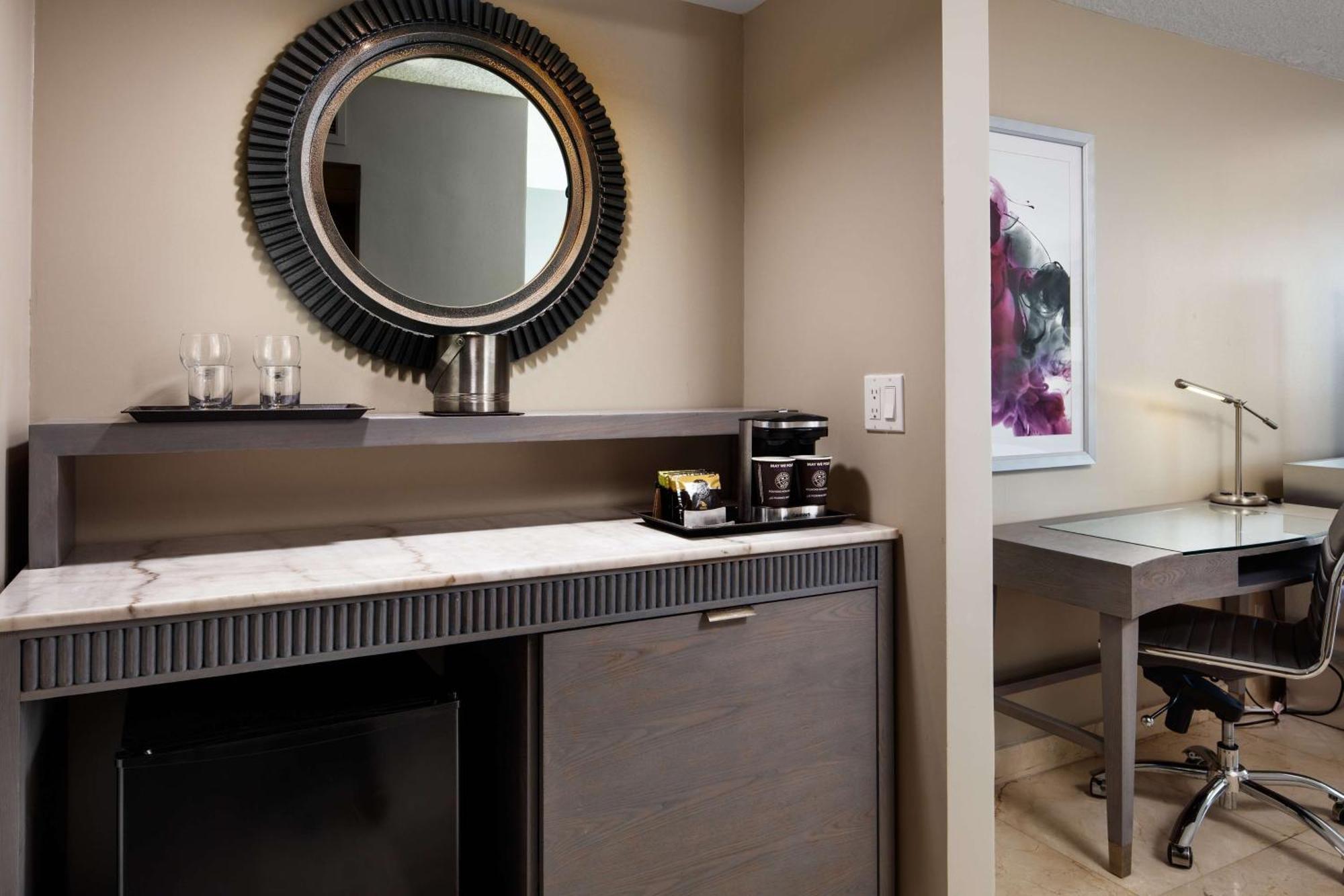 King Room Bay View Disability Access or Roll Shower