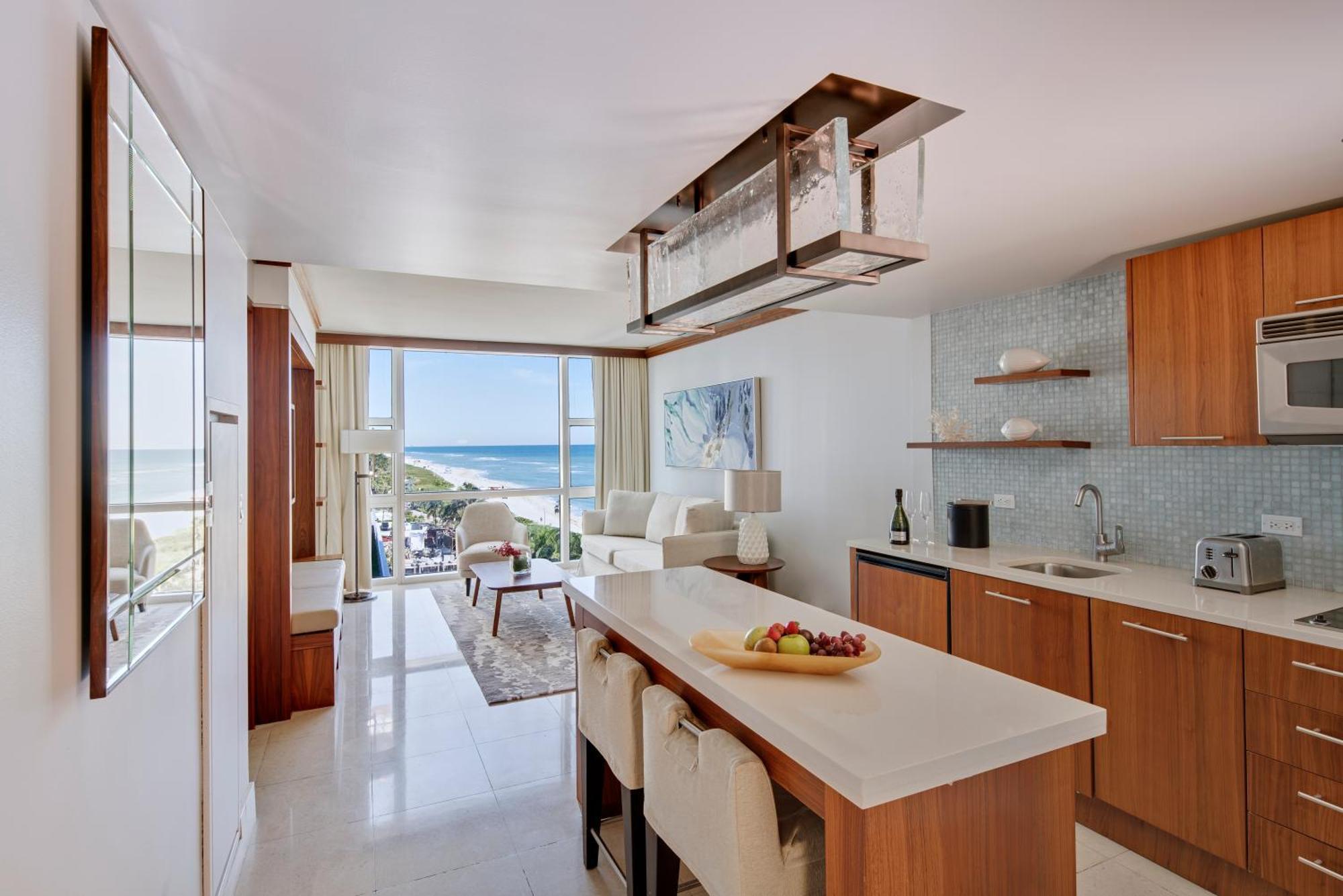 One-Bedroom Apartment King Bed Ocean View