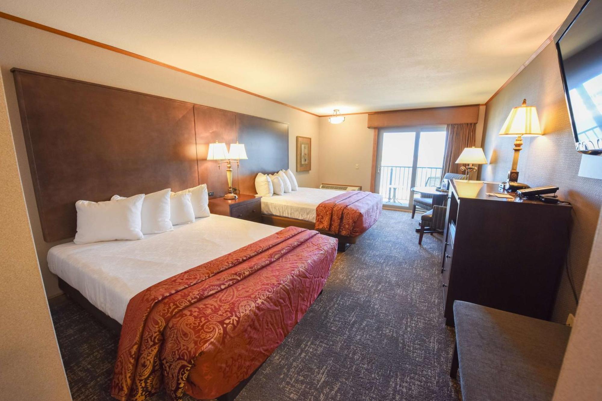 Queen Room Two Queen Beds Lake View