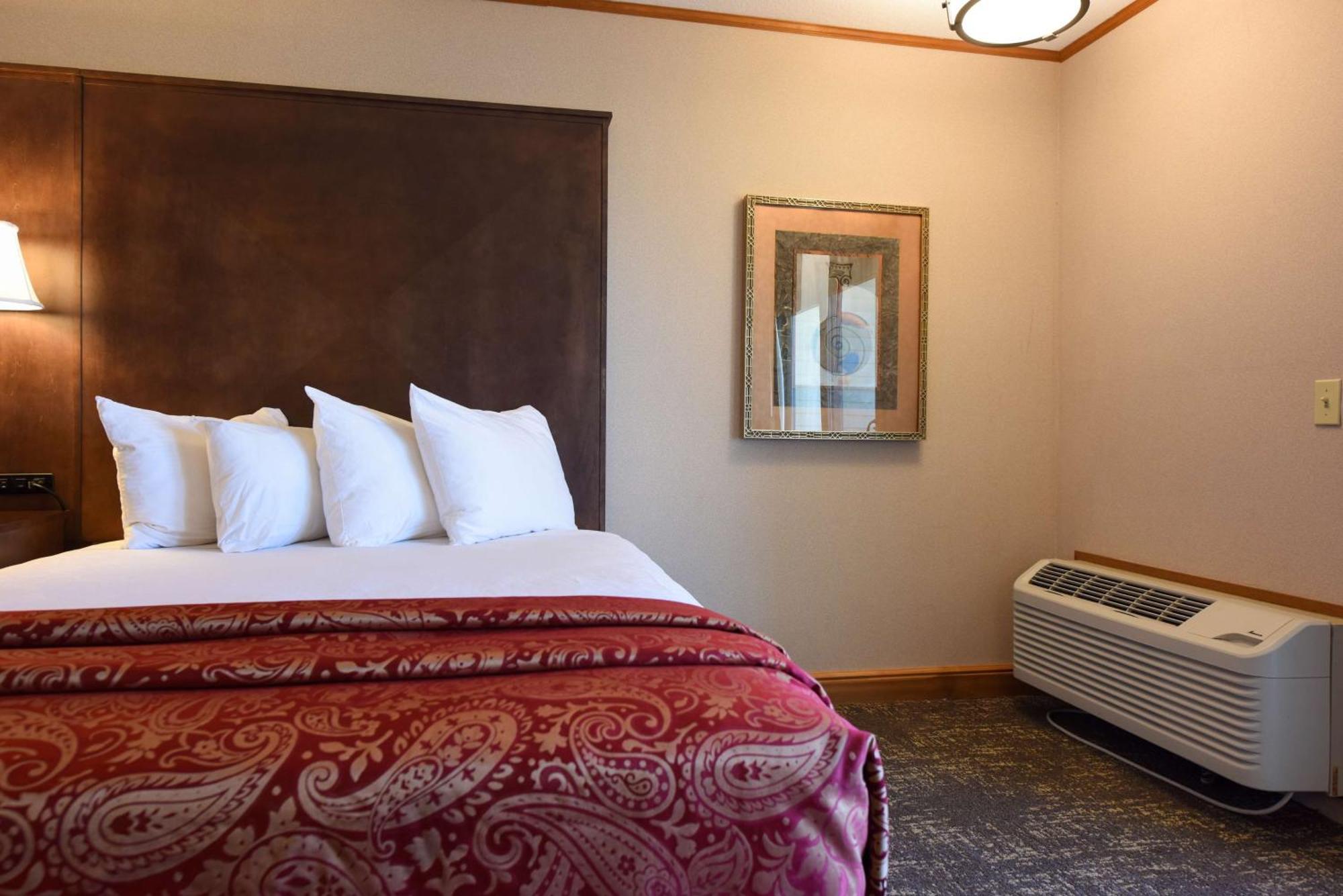 King Room Spa Bath Courtyard View