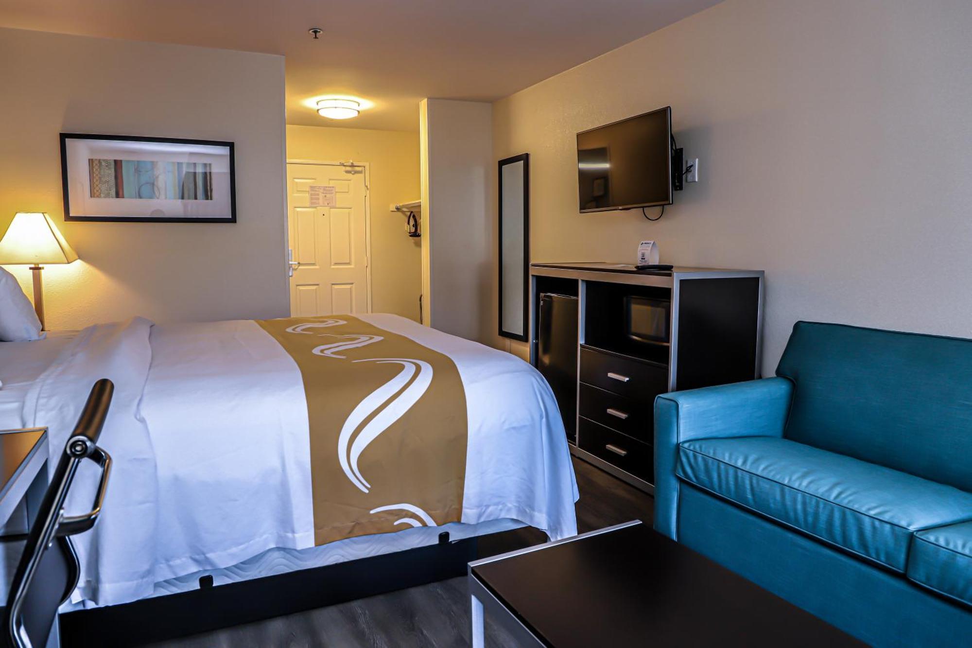 Suite 1 King Bed Sofa Bed Balcony Non Smoking