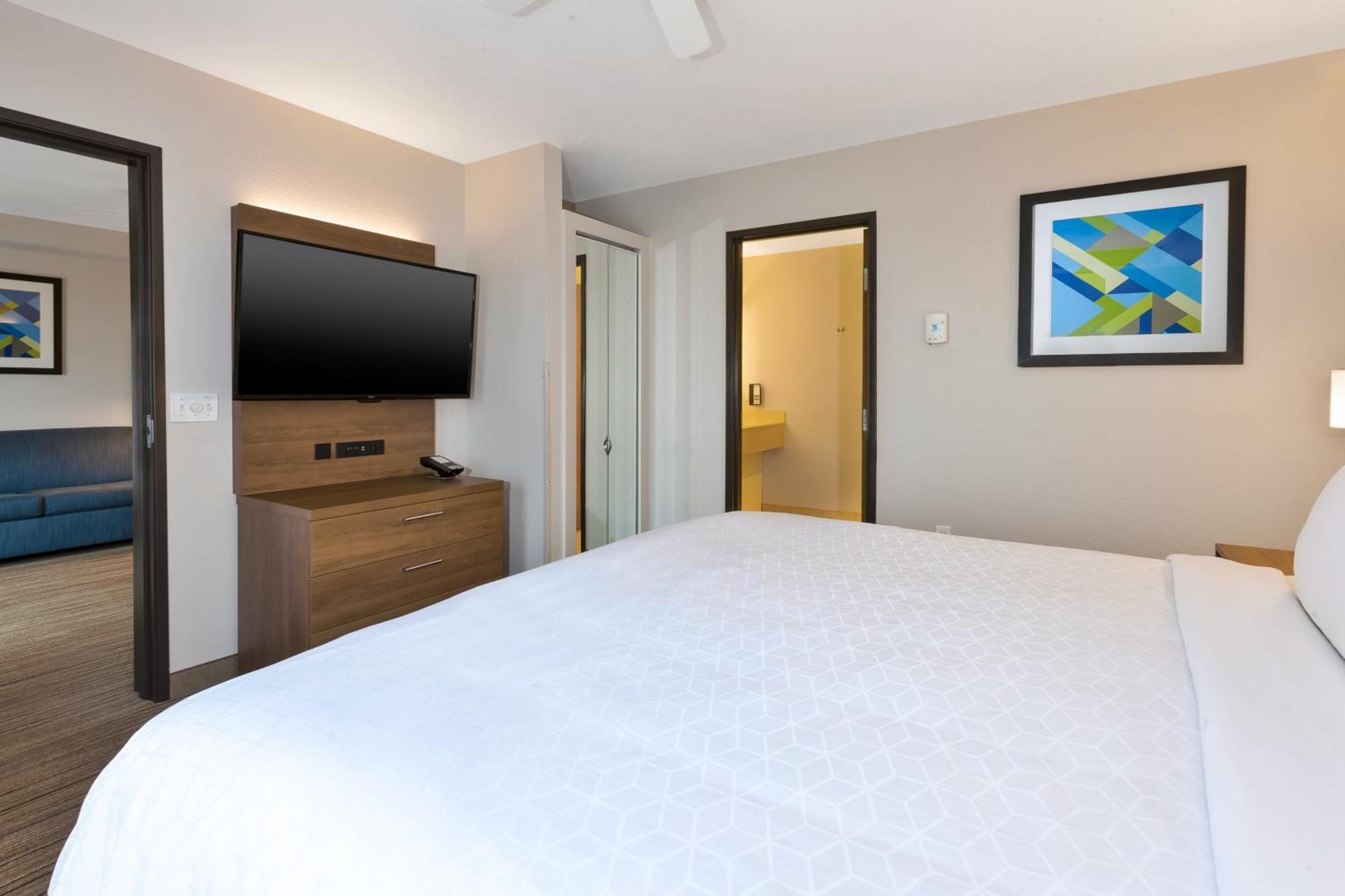 Two-Bedroom Suite Two King Beds Jetted Tub
