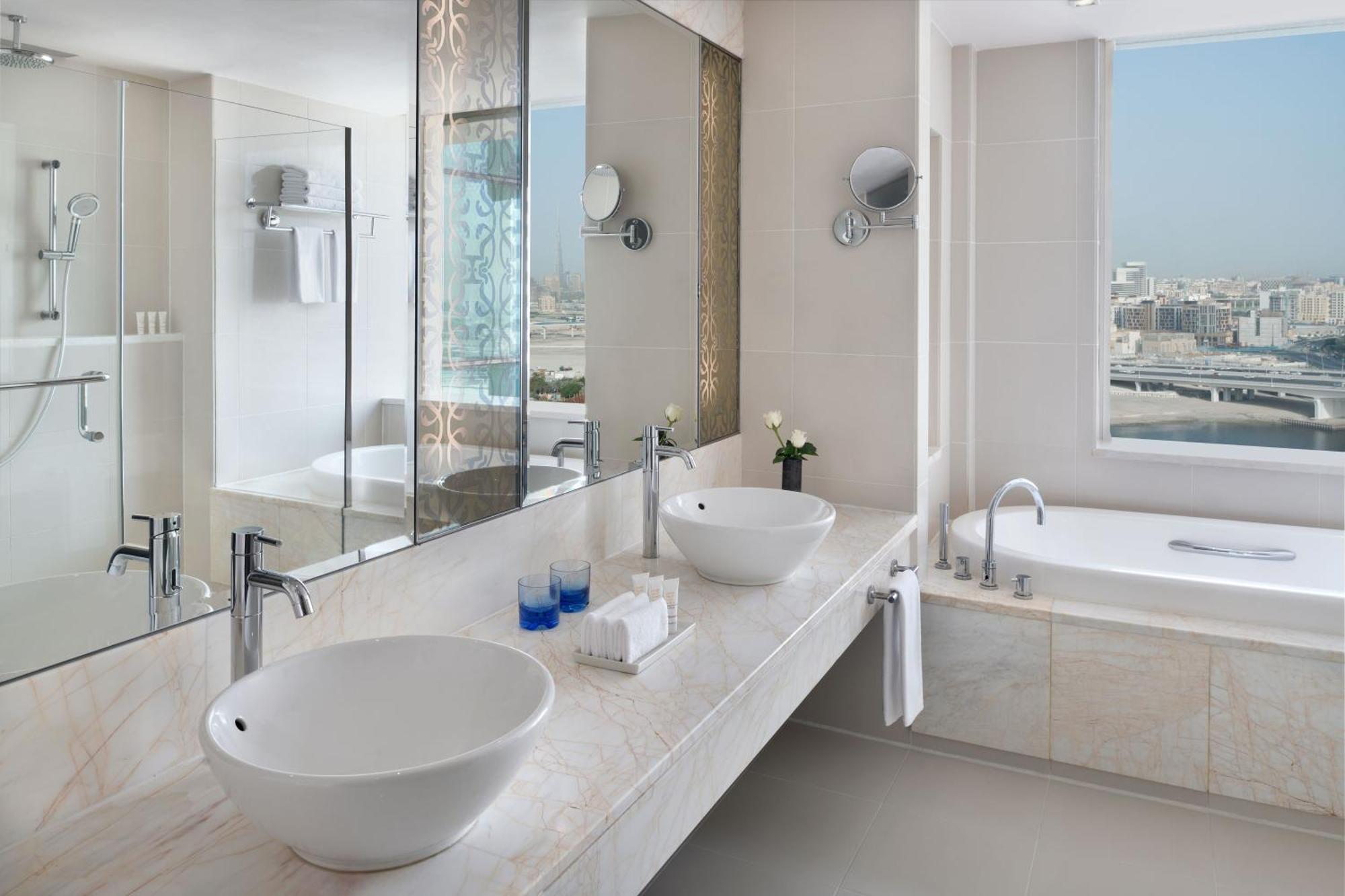 Apartament typu Diplomatic Suite z łóżkiem typu king-size