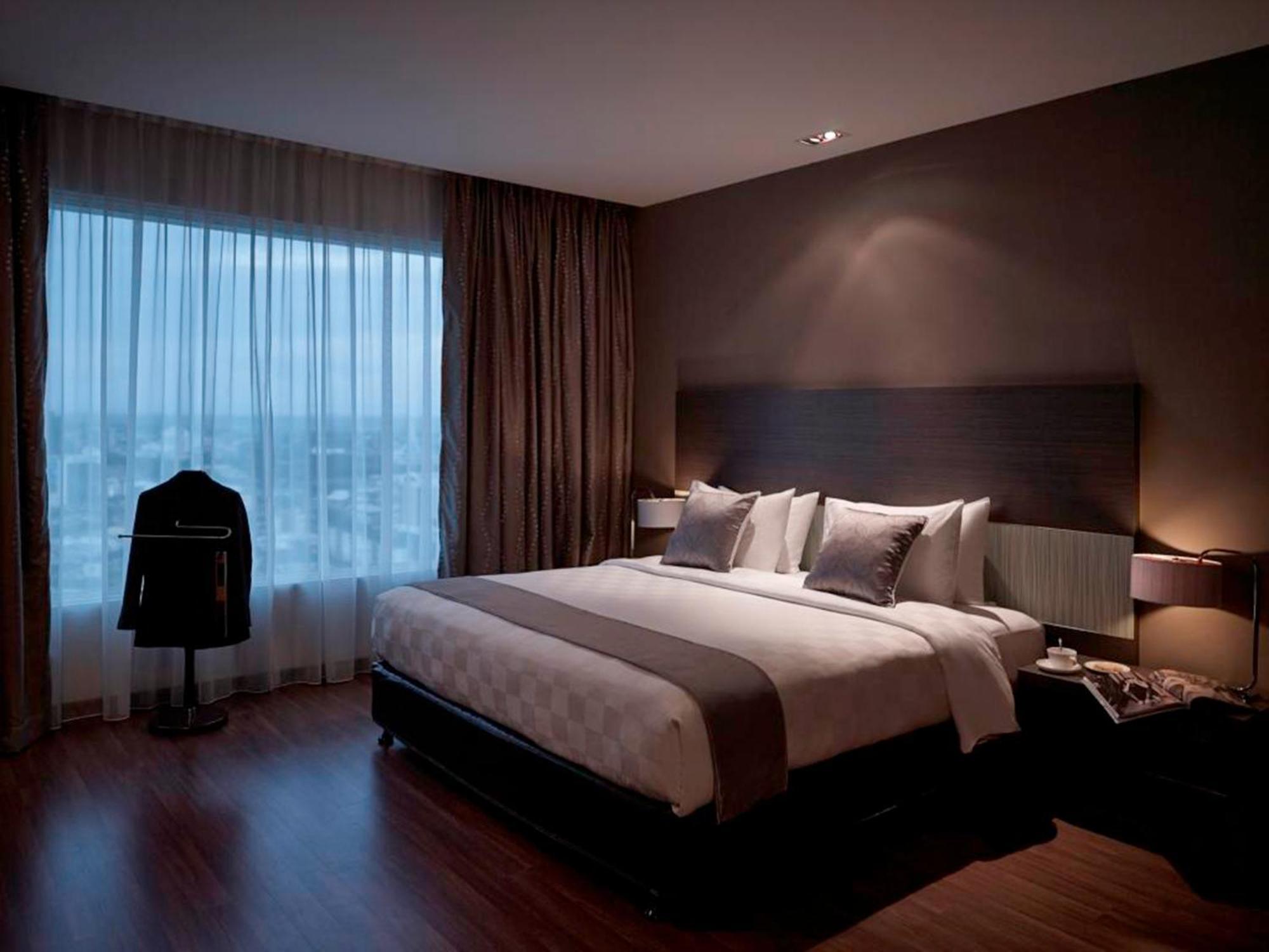 Premium Deluxe Executive King Room River View Lounge Access