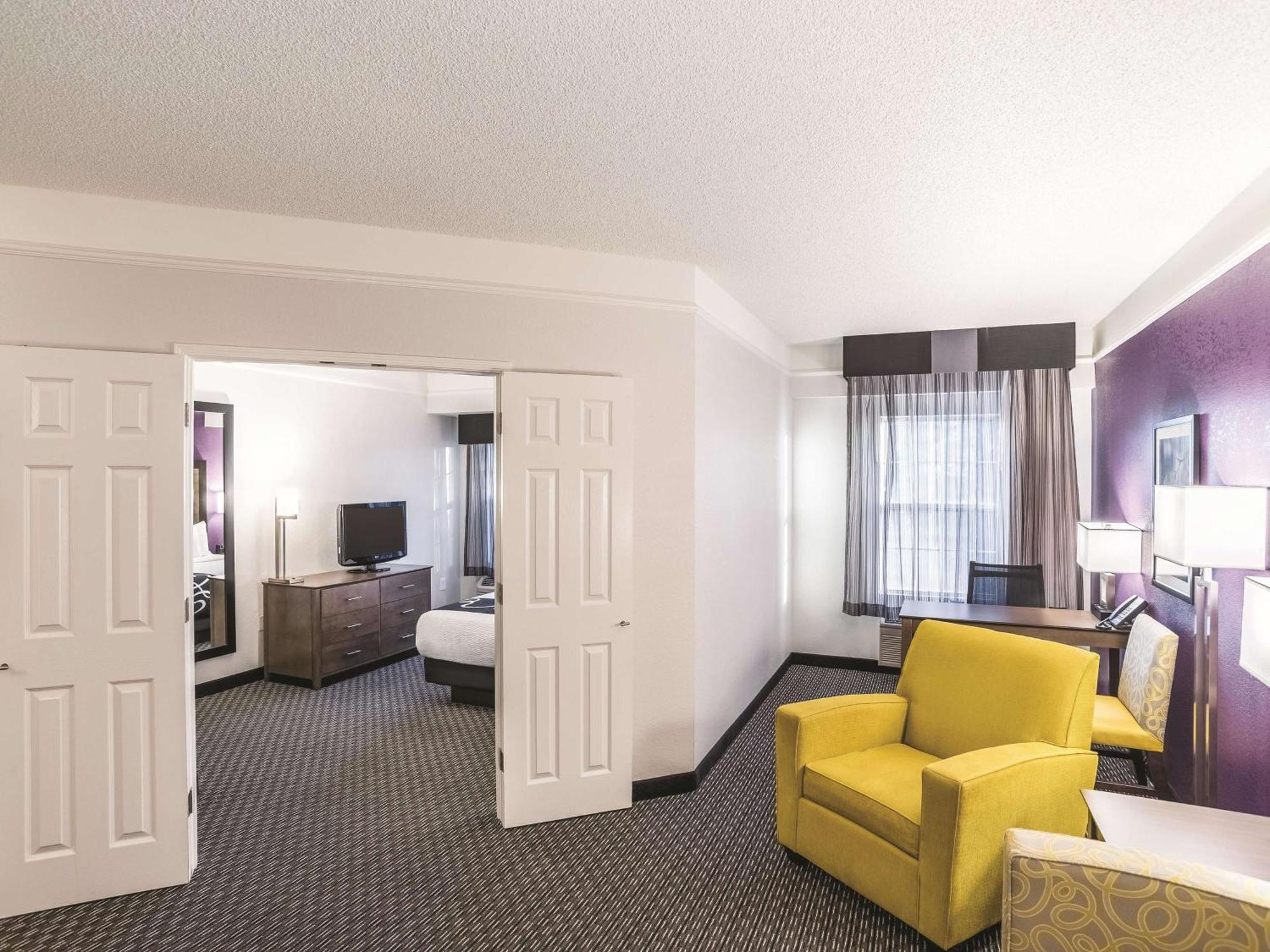 One-Bedroom King Suite Non-Smoking