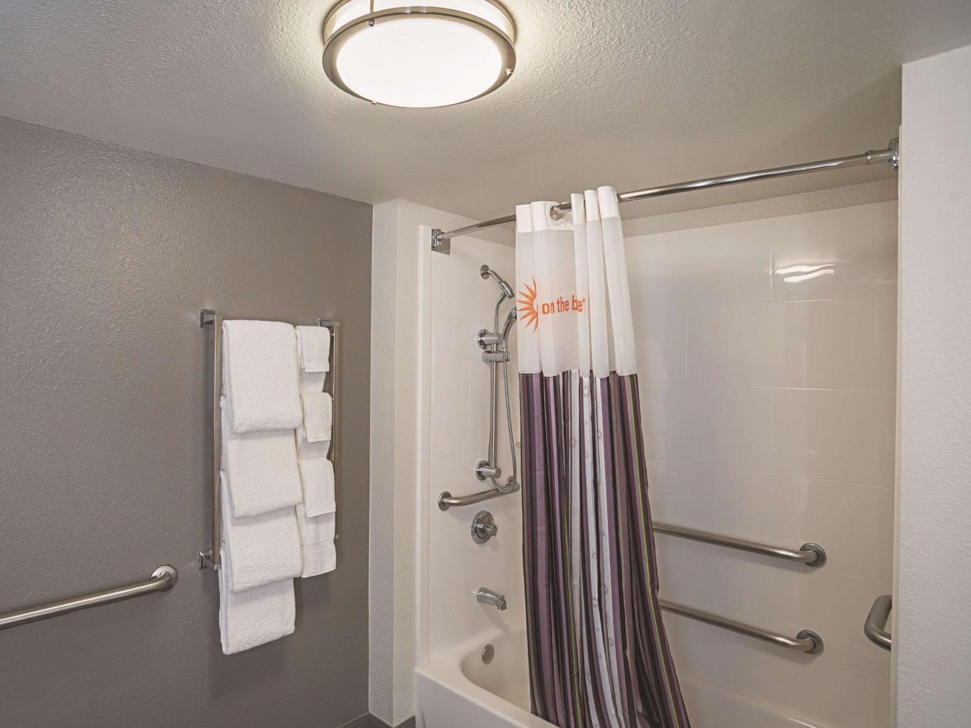 King Room Roll Shower Mobility Access or Non-Smoking