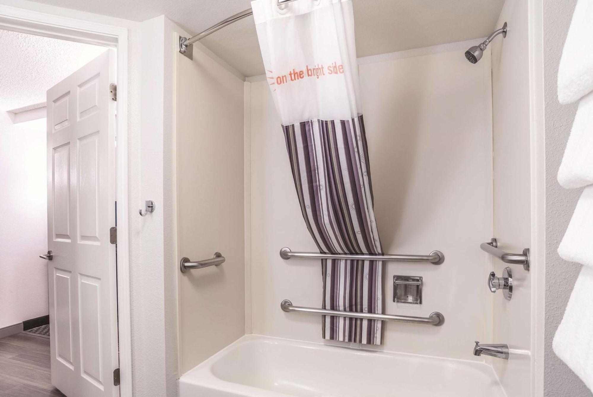 King Room Roll Shower Mobility Access or Non-Smoking