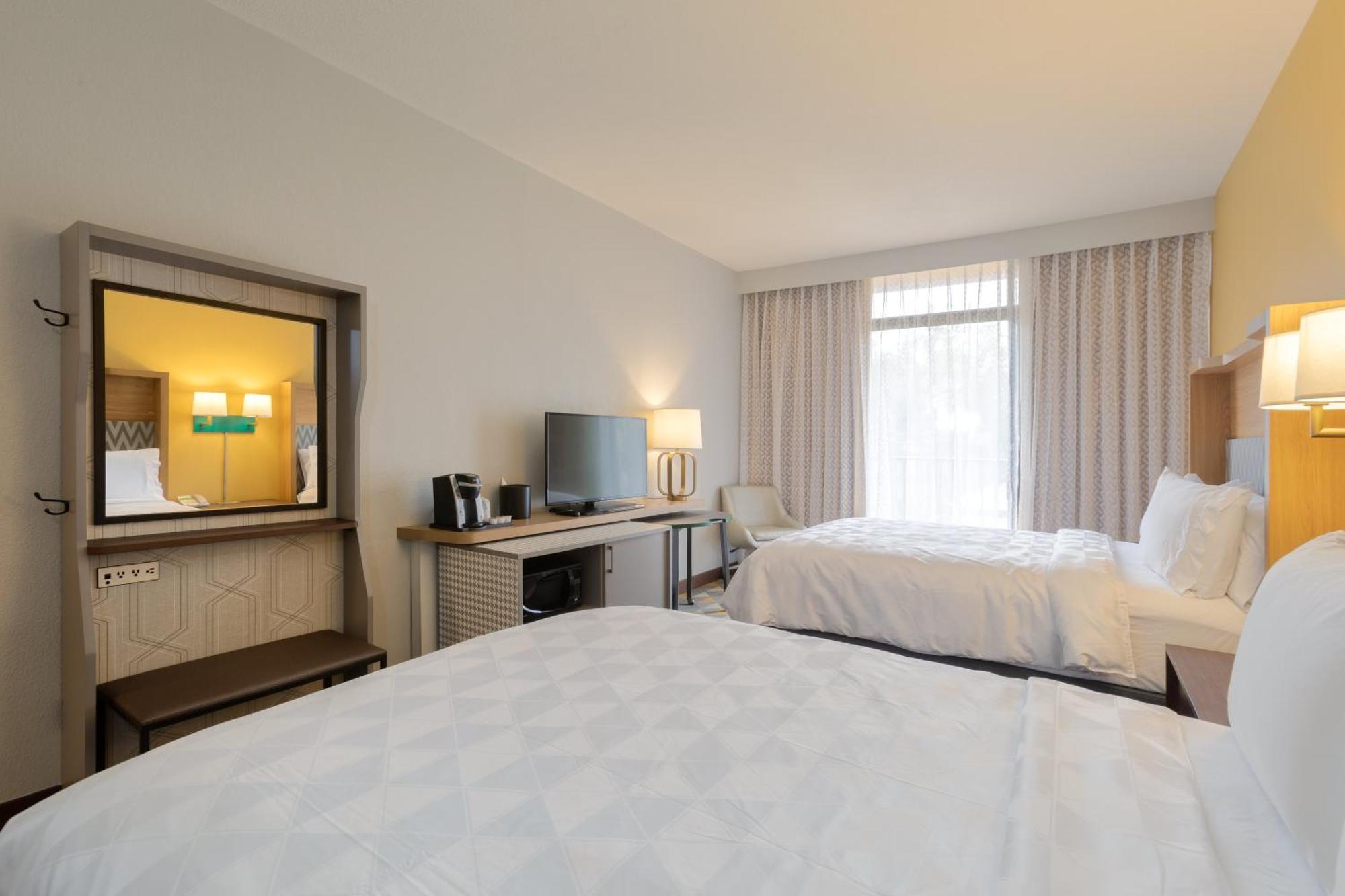 Queen Room Two Queen Beds