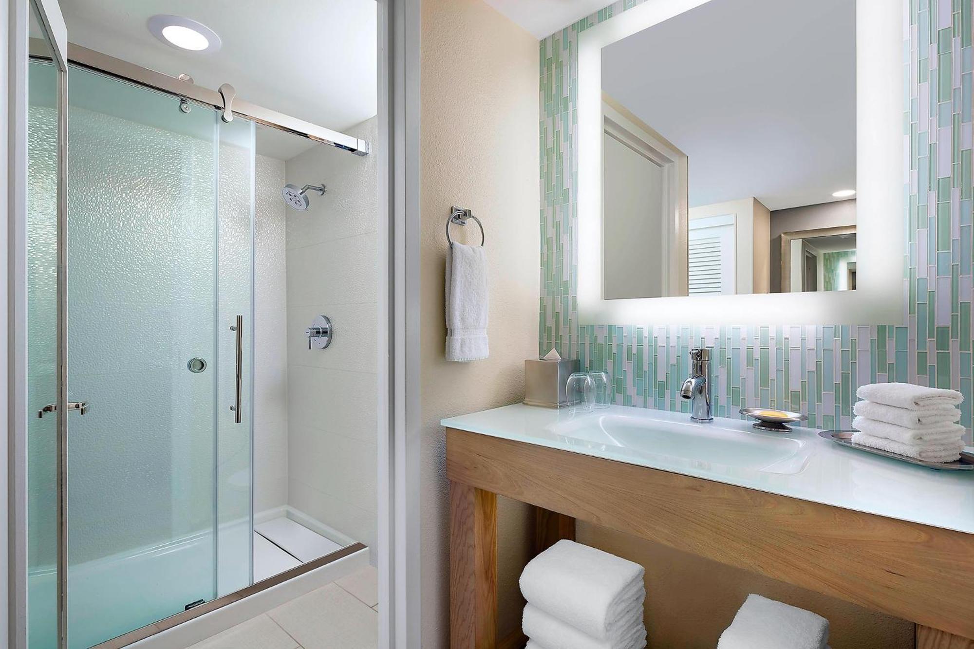 Tradtional Double or Double Guest room 2 Double No view Includes Early Entry To Disney Theme Parks
