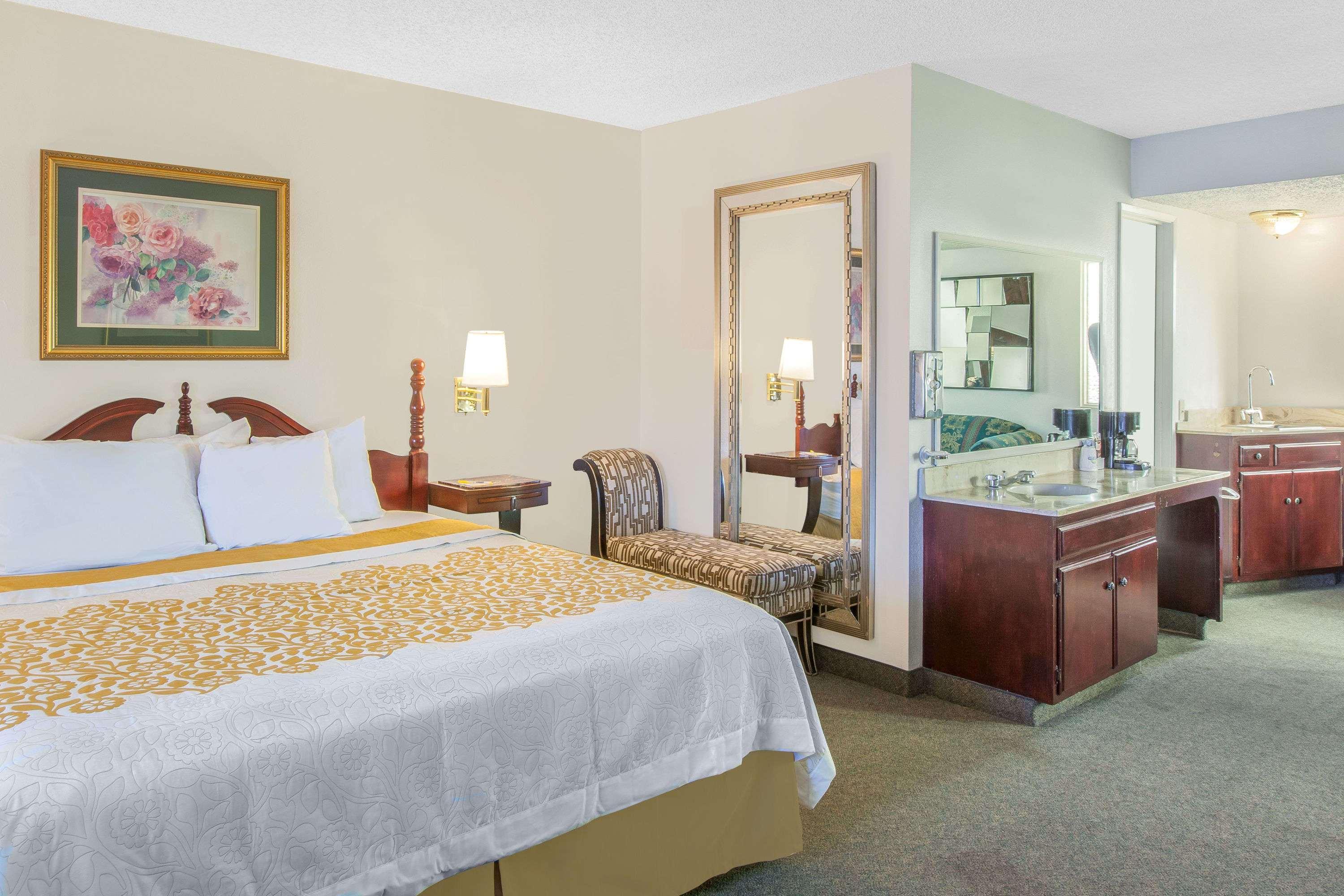 Deluxe King Suite