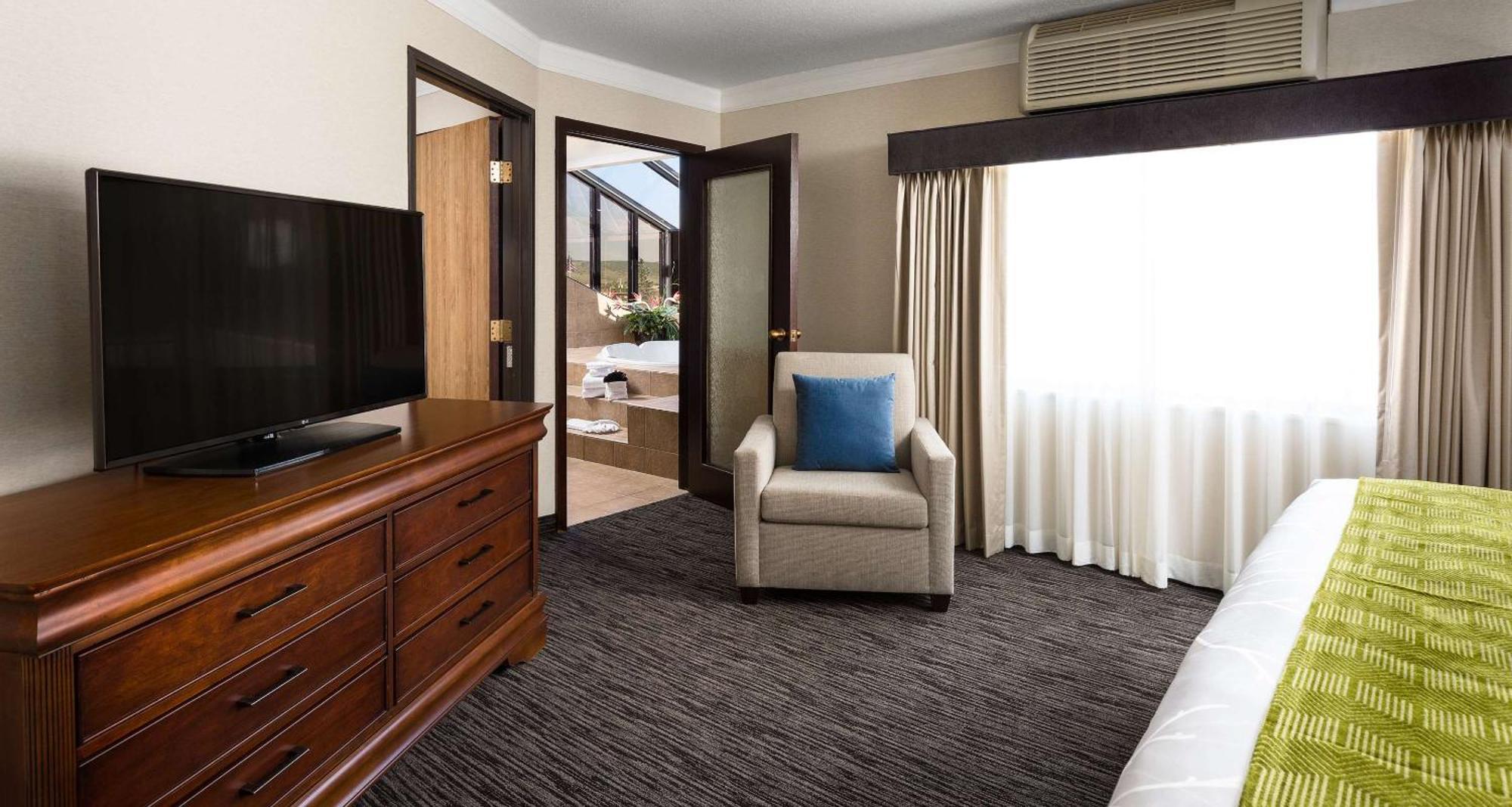 King Suite Living Area