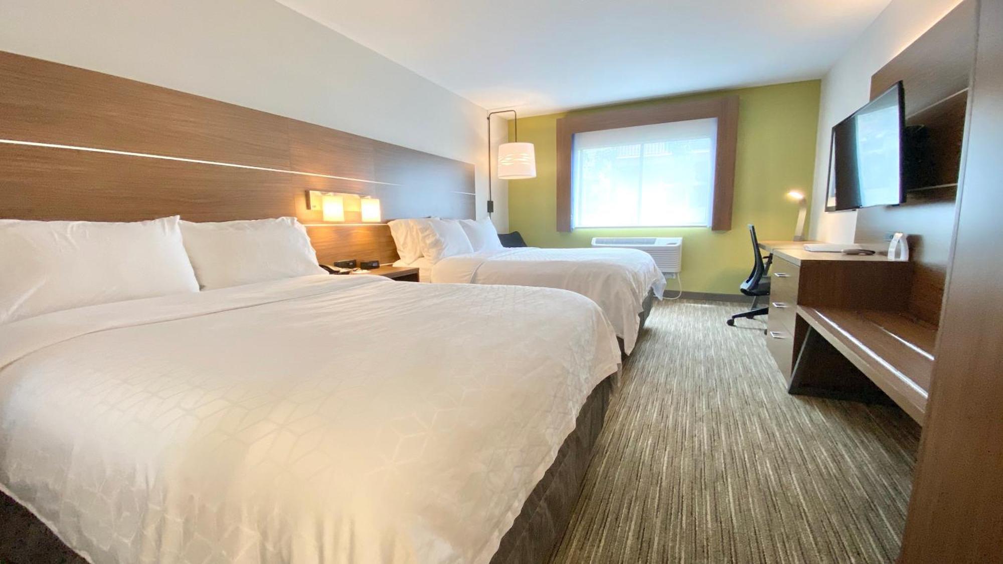 Standard Queen Room Two Queen Beds