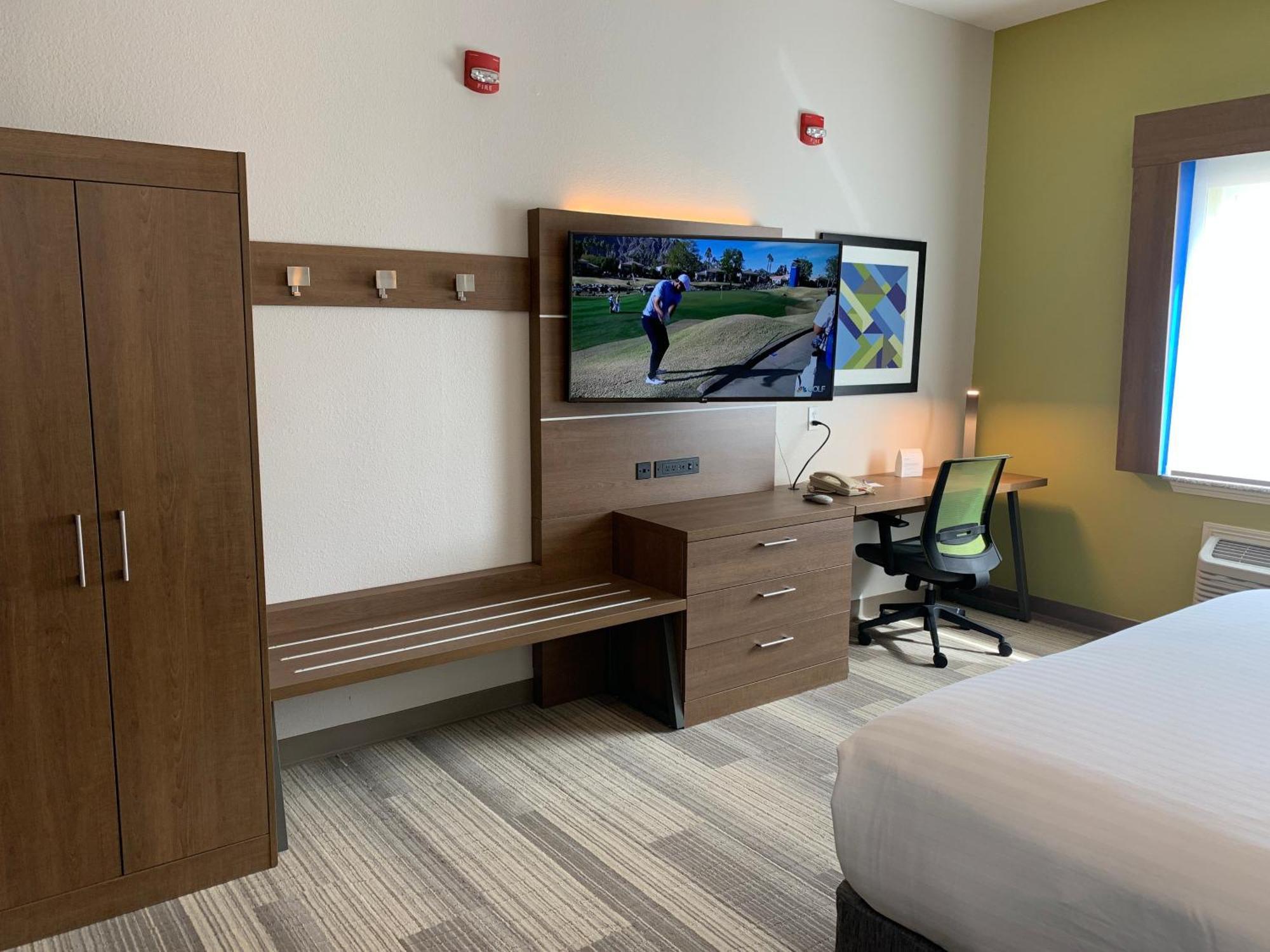 Queen Room Two Queen Beds Disability Access Hearing Accessible Roll Shower