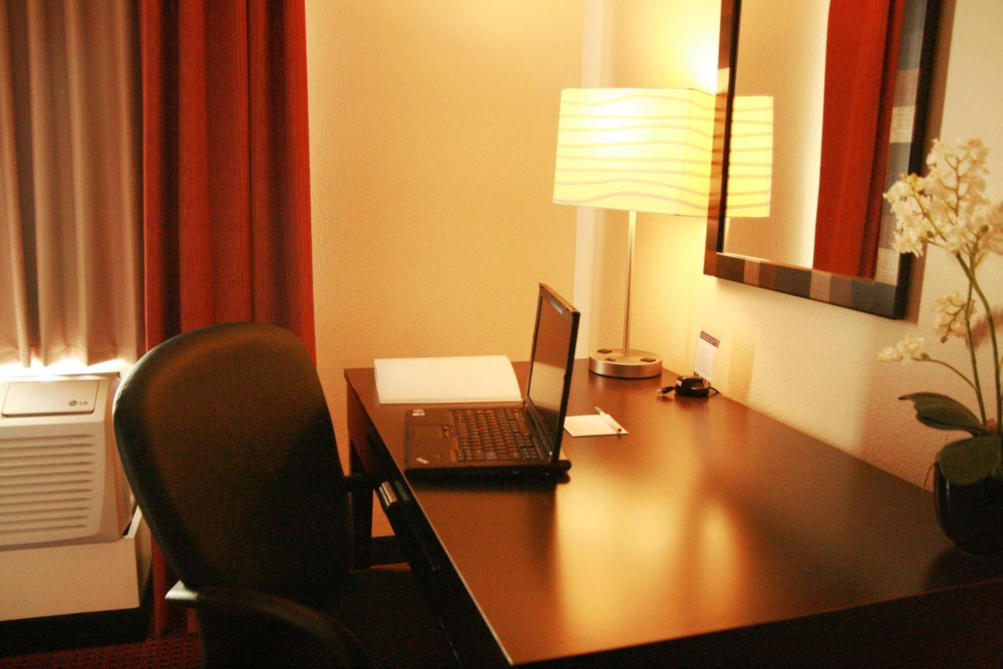 King Room Accessible Tub Mobility Hearing Access or Non-Smoking