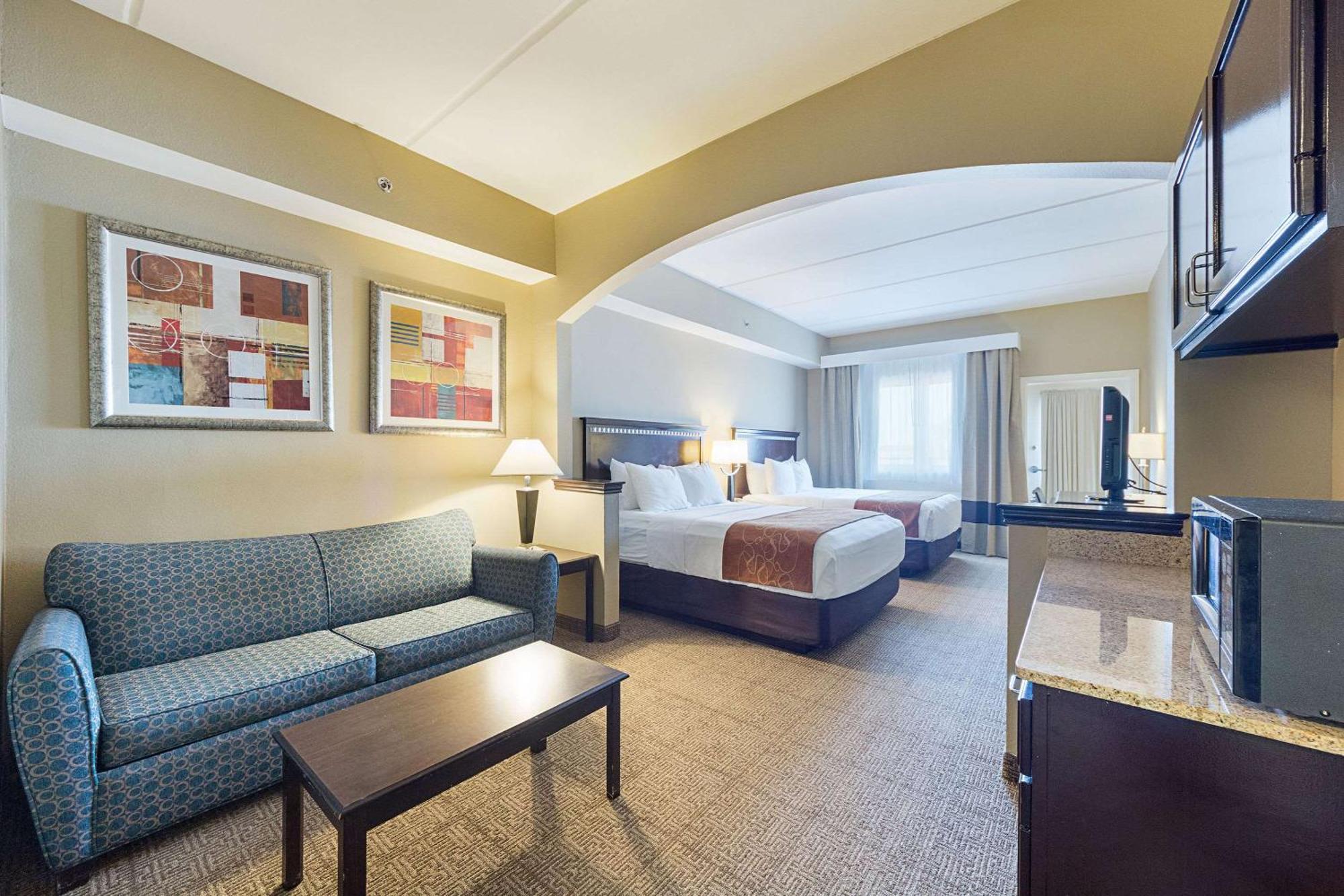 Queen Suite Partial Ocean View Non-Smoking