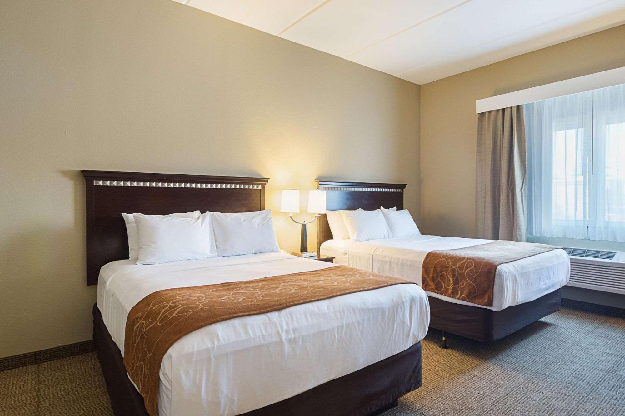 Queen Suite Partial Ocean View Non-Smoking