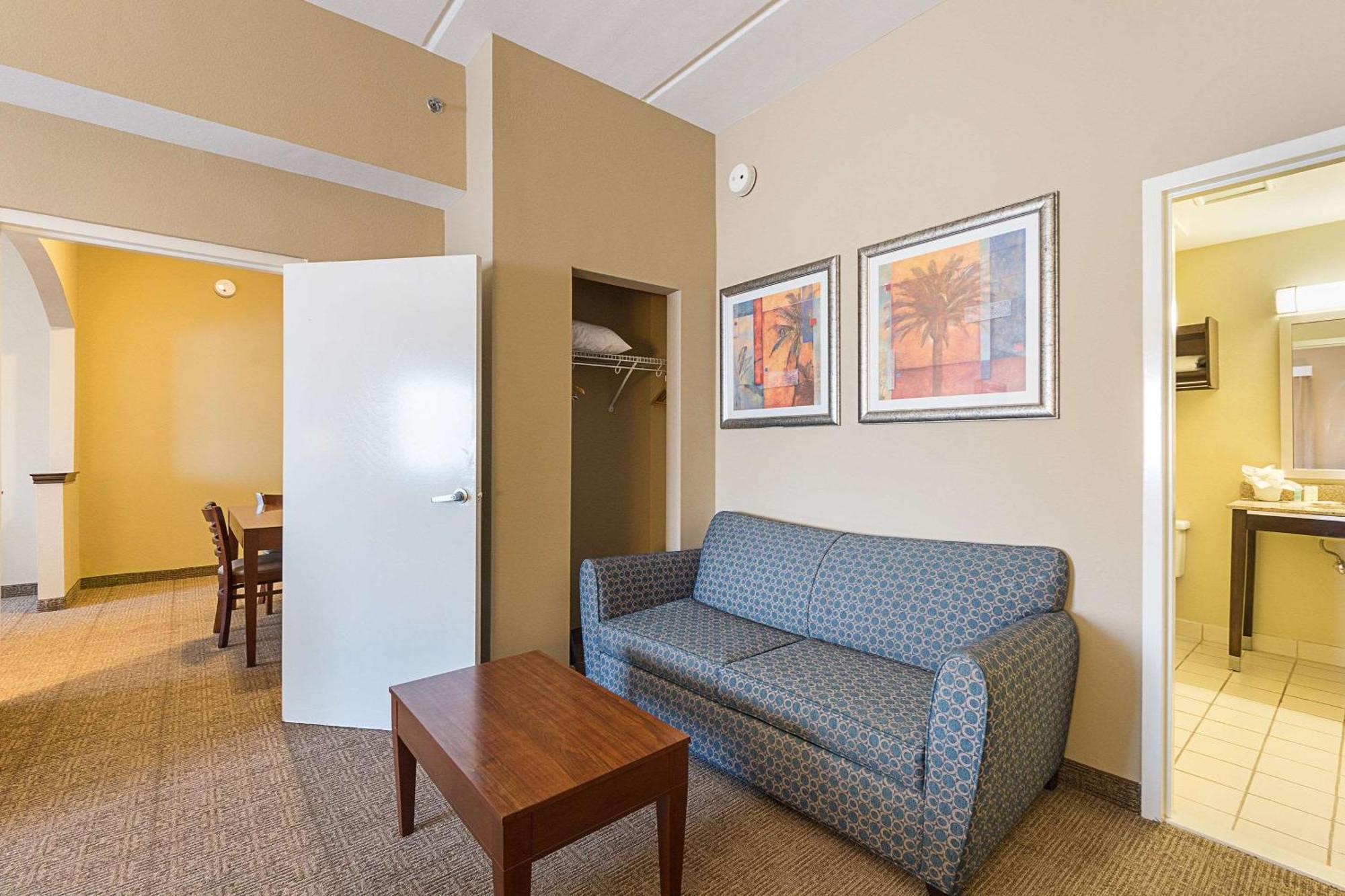 Family Suite Non-Smoking
