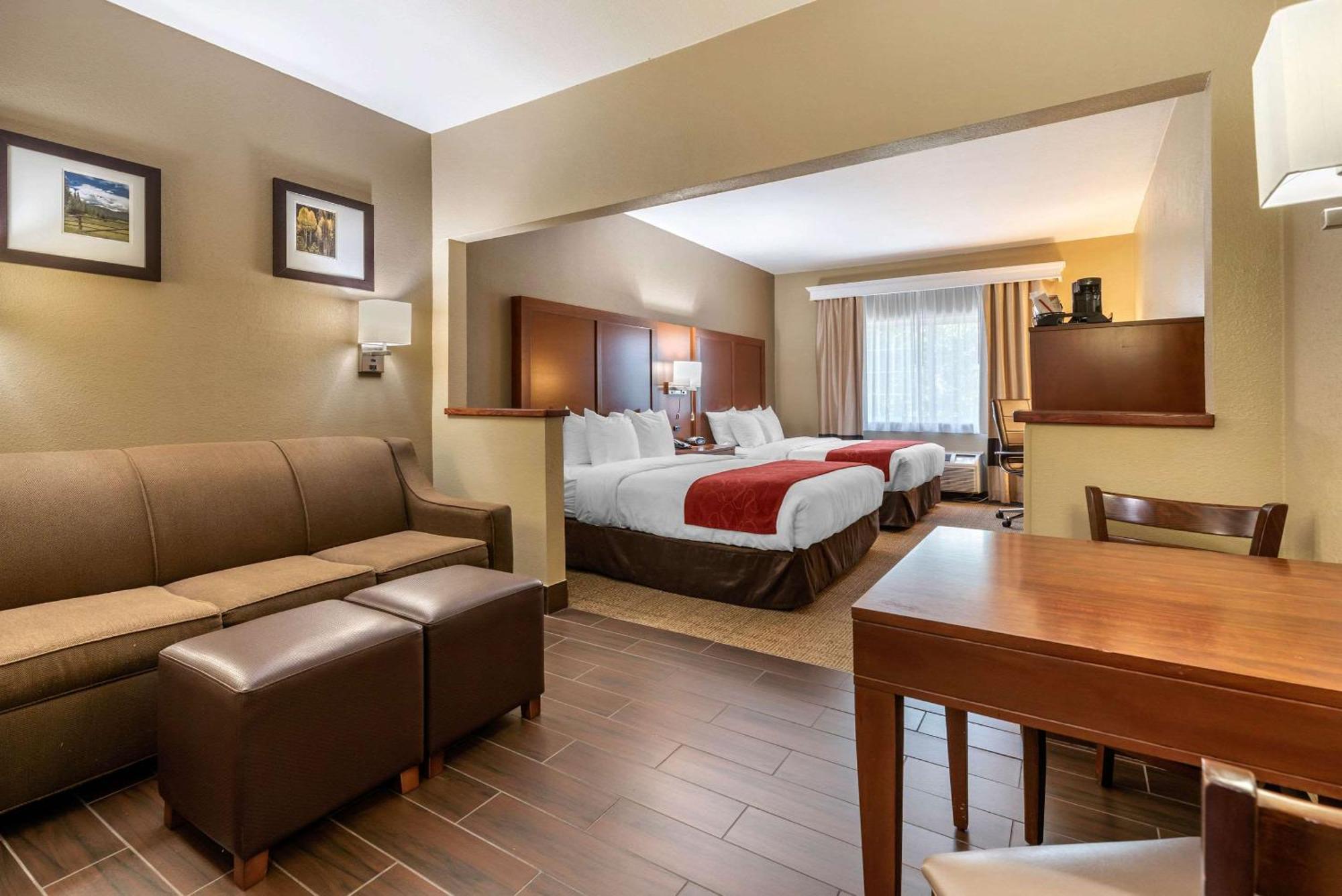 Suite Two Double Beds Accessible or Non-Smoking