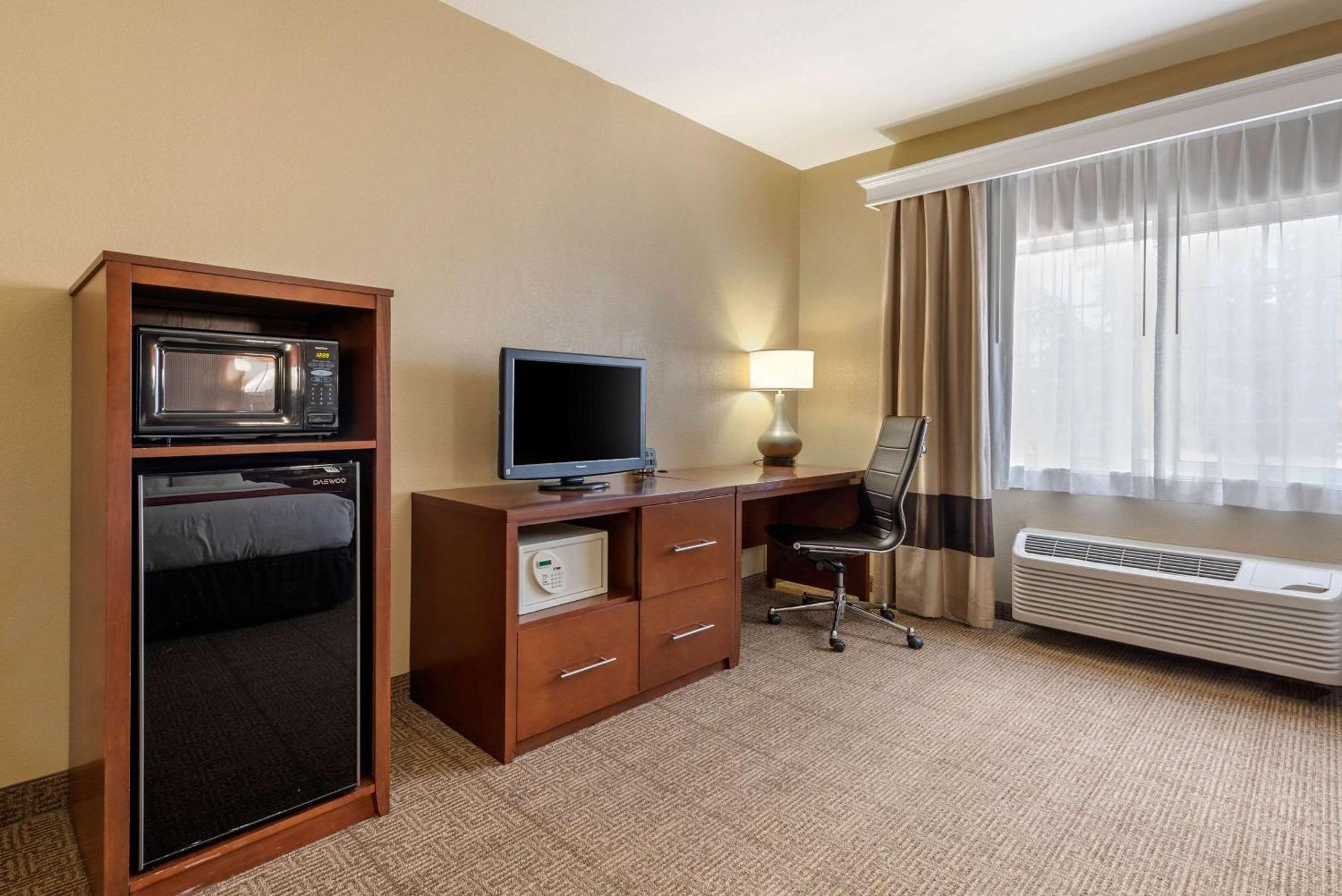 Suite Disability Access or Non-Smoking