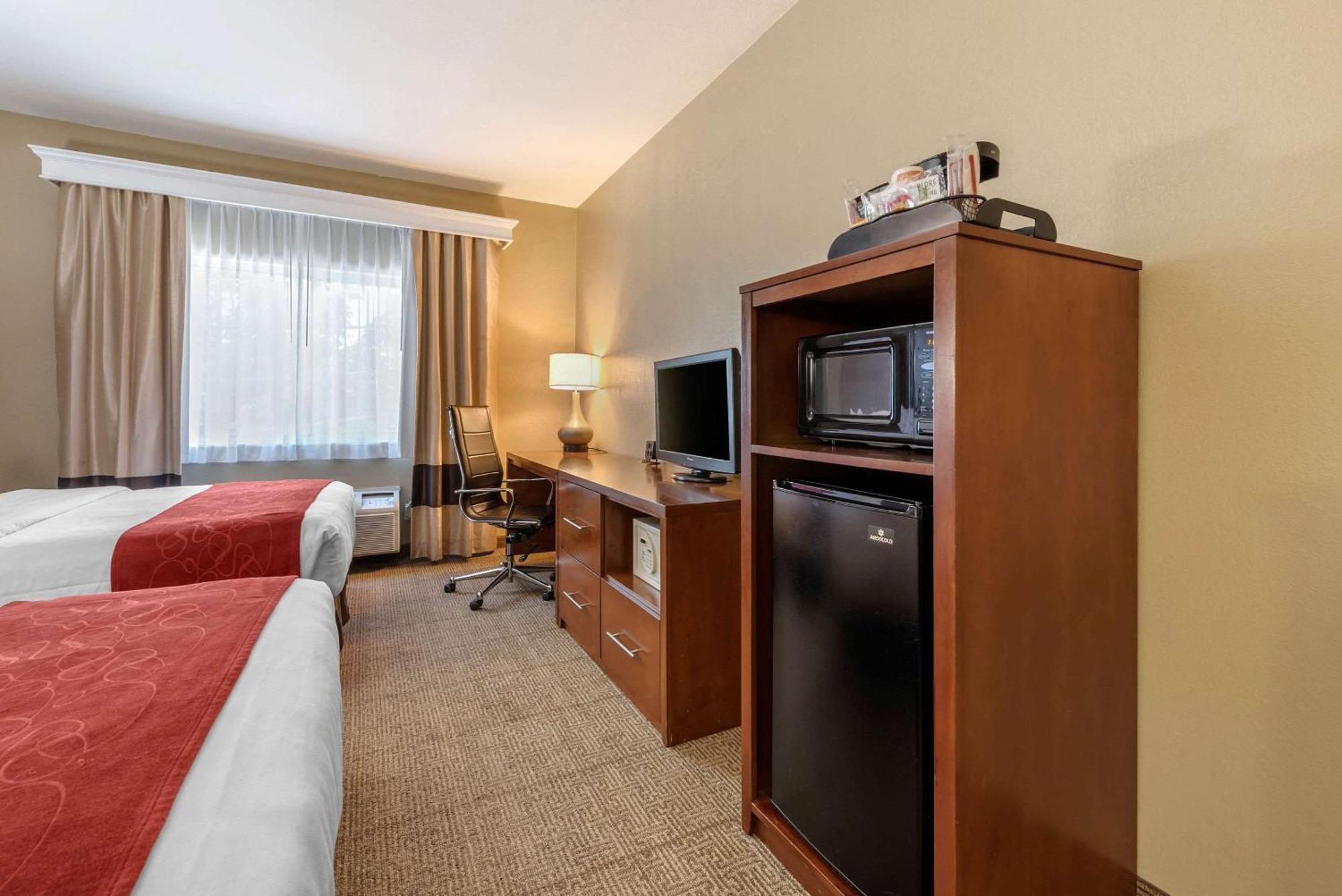 Suite Two Double Beds Accessible or Non-Smoking