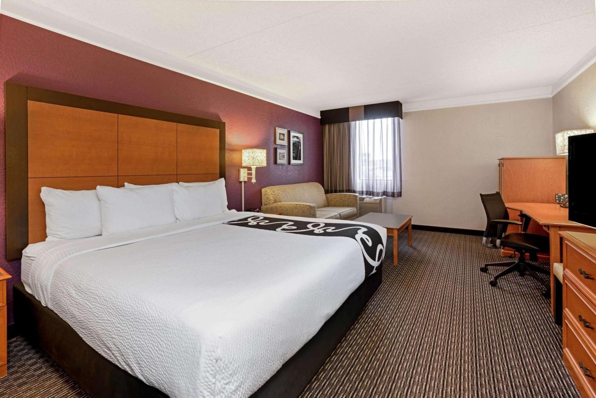 Deluxe King Suite