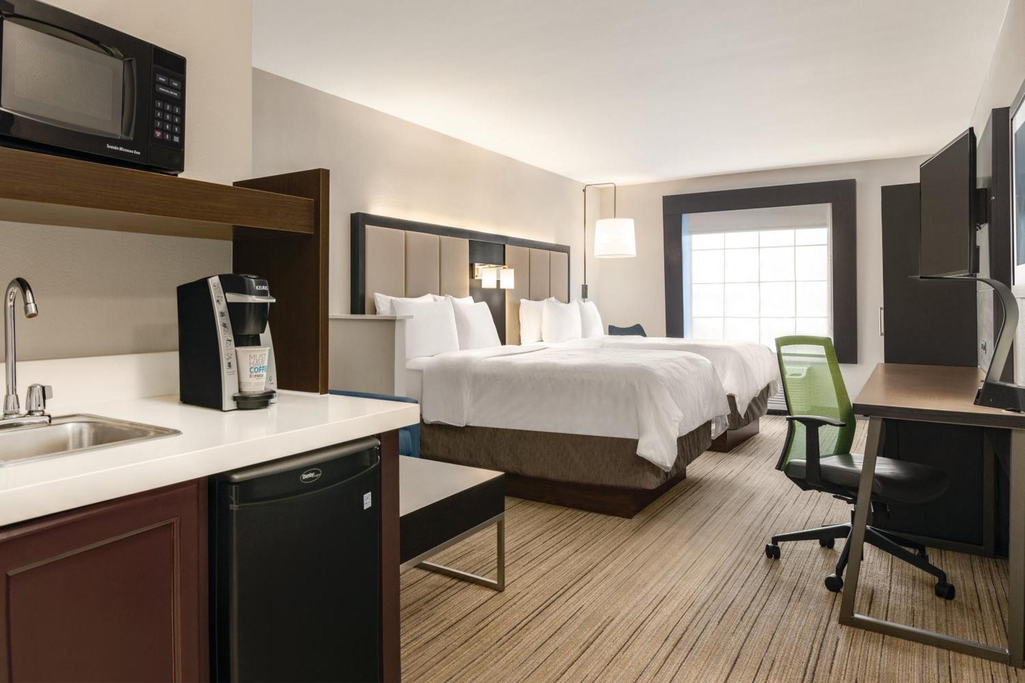 Queen Suite Two Queen Beds