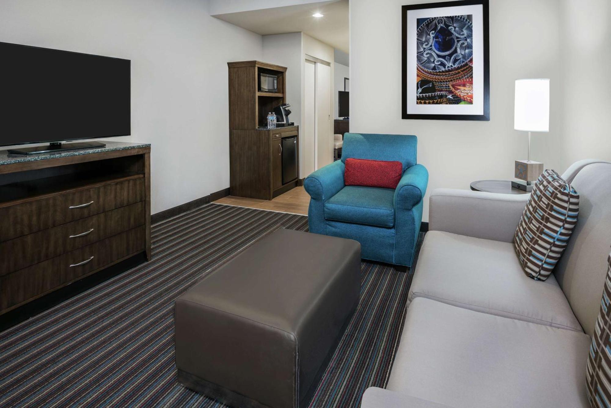 One-Bedroom King Suite Hearing Access