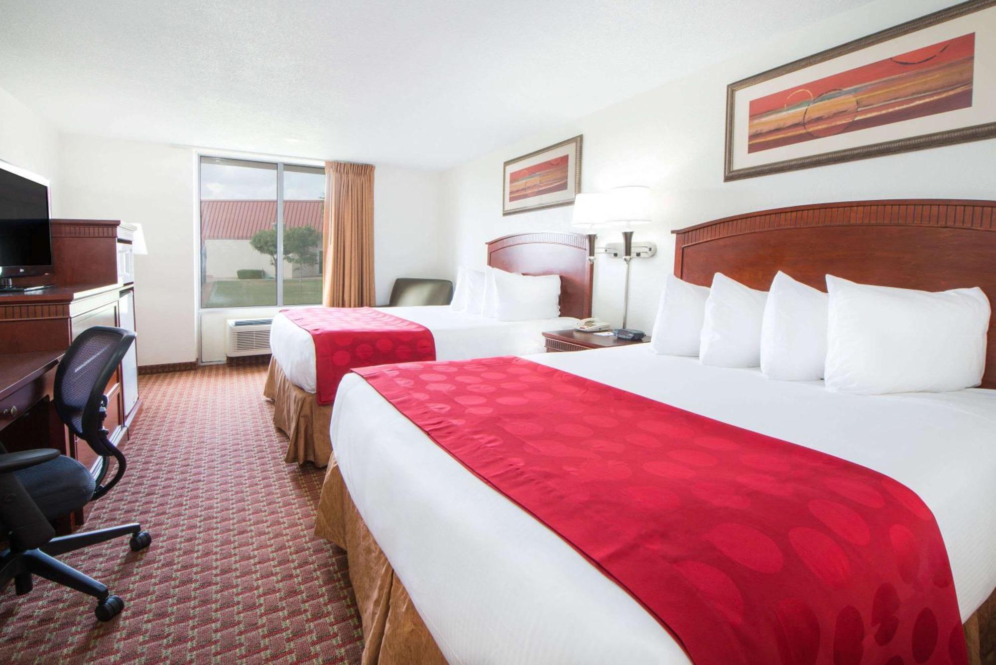 Queen Room Two Queen Beds Non-Smoking