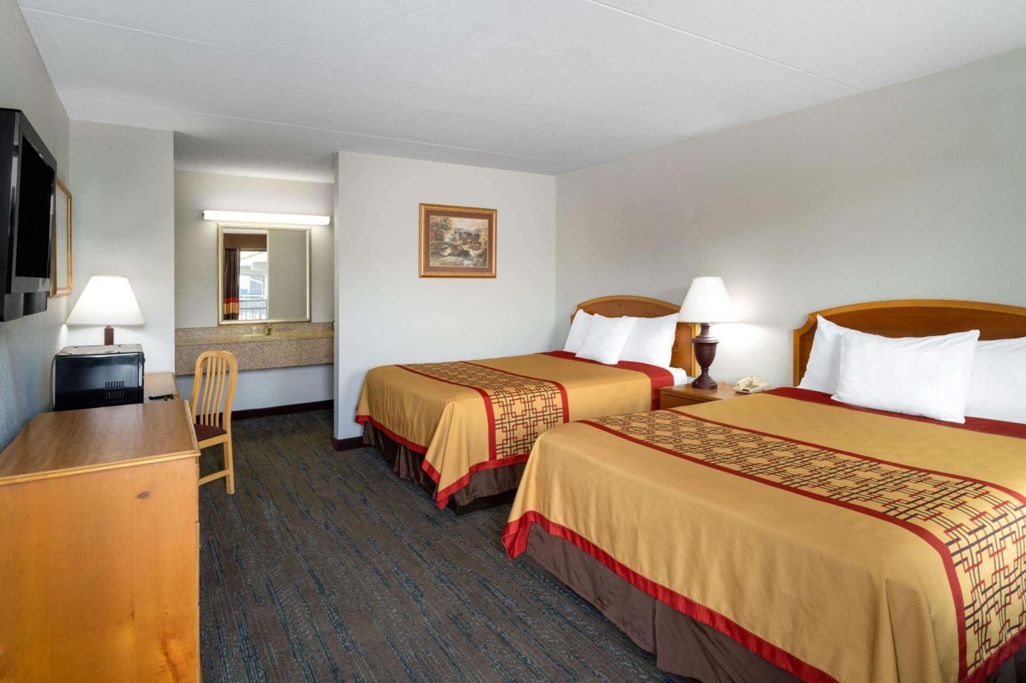 Queen Room Two Queen Beds Non-Smoking