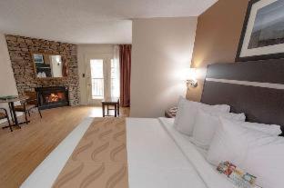 King Suite Fireplace Wrap-around Balcony