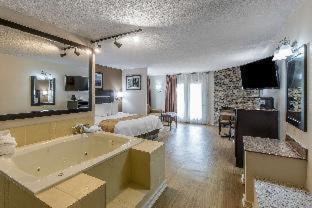 King Suite Spa Bath Wrap-Around Balcony