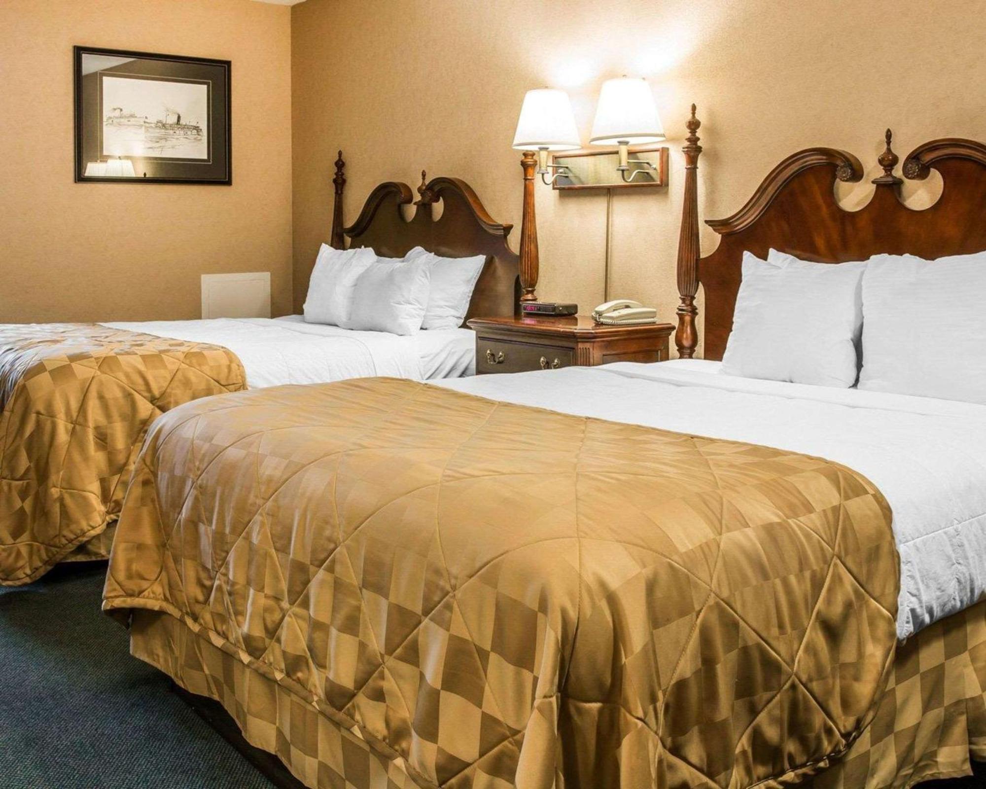 Deluxe Queen Room Two Queen Beds Lake View
