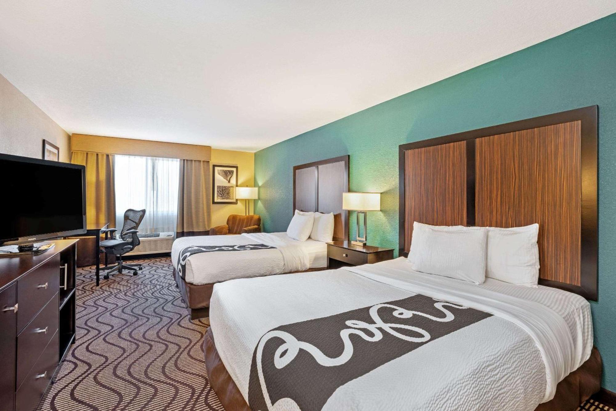 Deluxe Queen Room Two Queen Beds