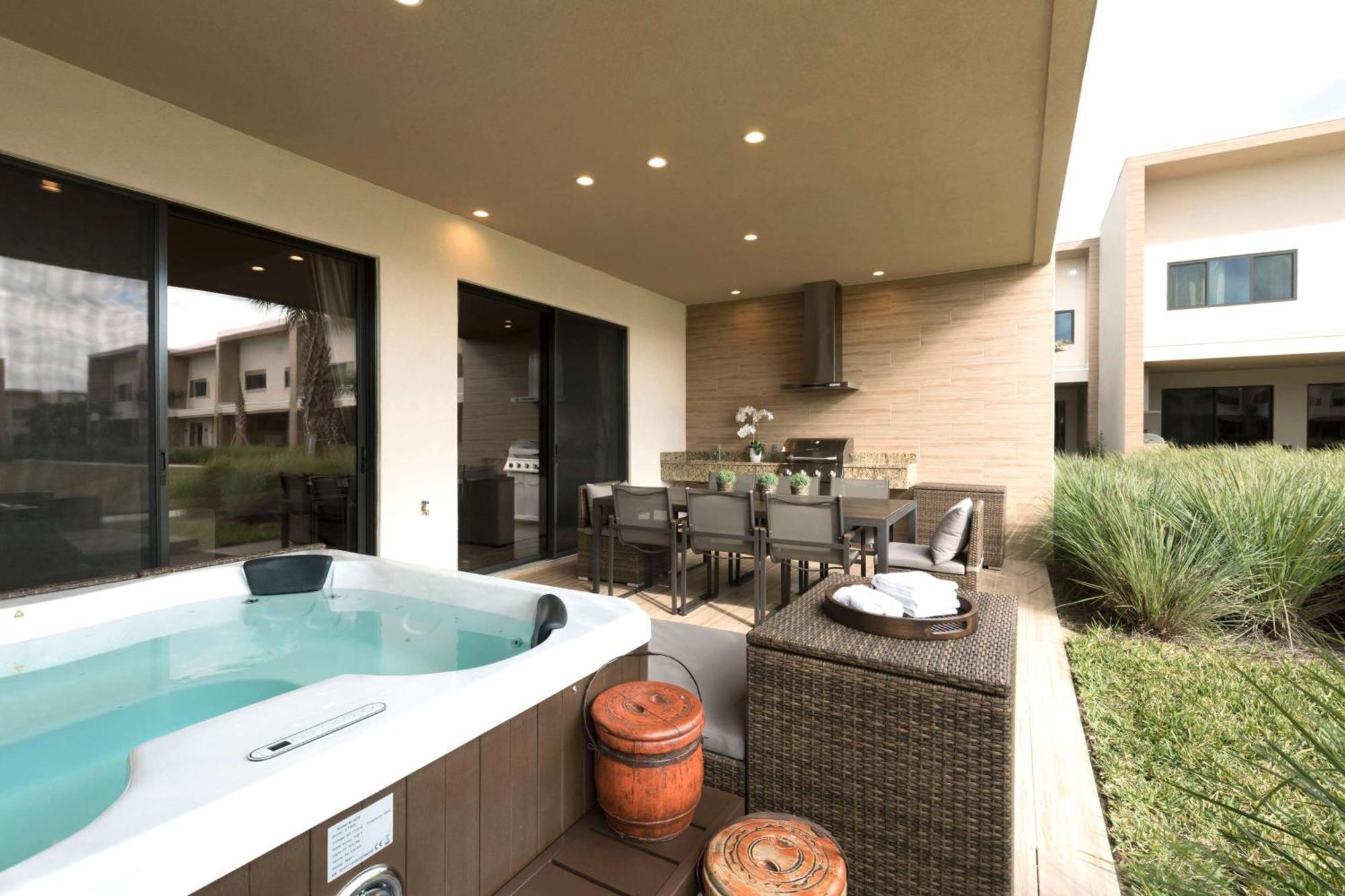 3 Bedroom Deluxe Villa BBQ Grill Hot Tub
