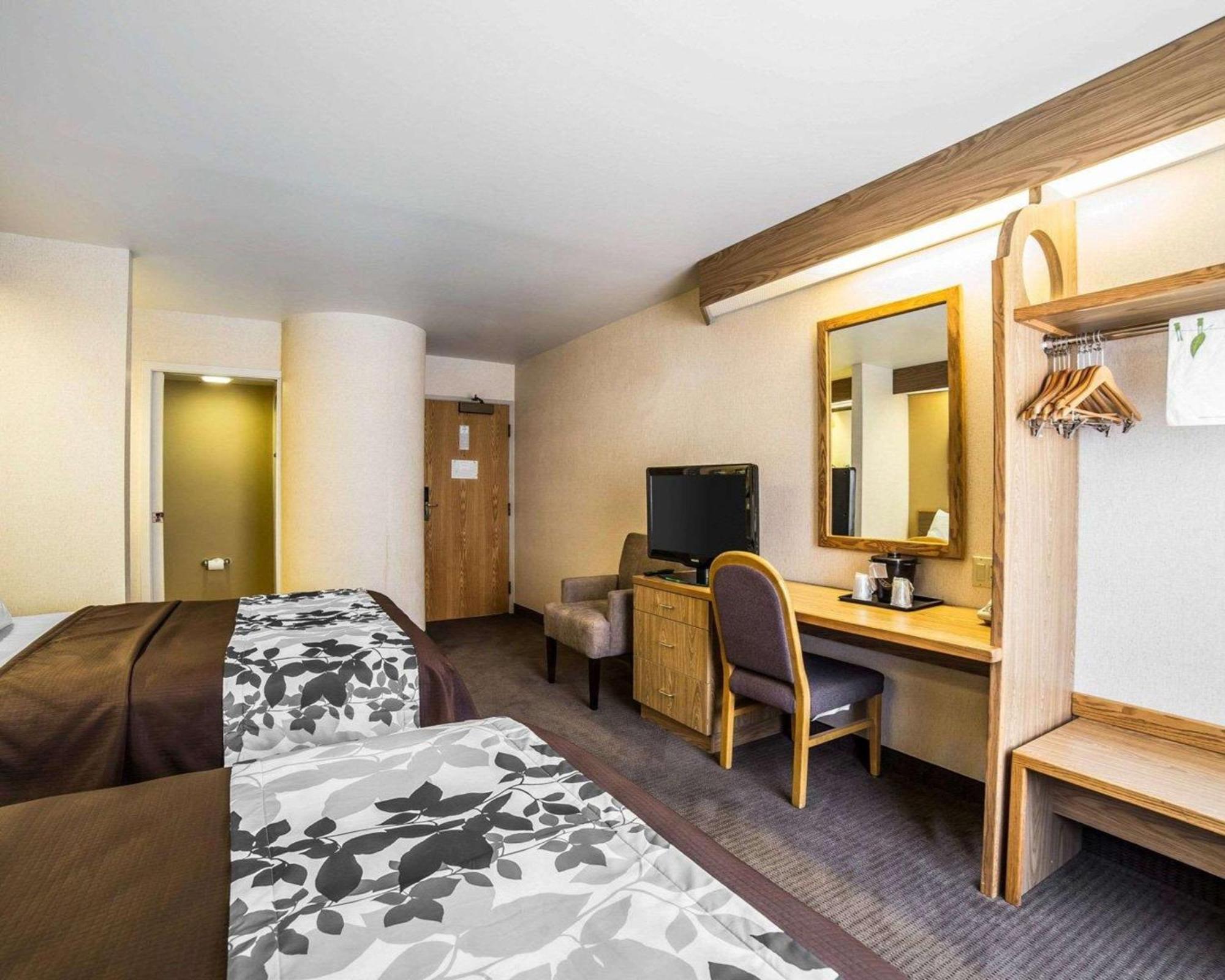 Queen Room Two Queen Beds Non-Smoking